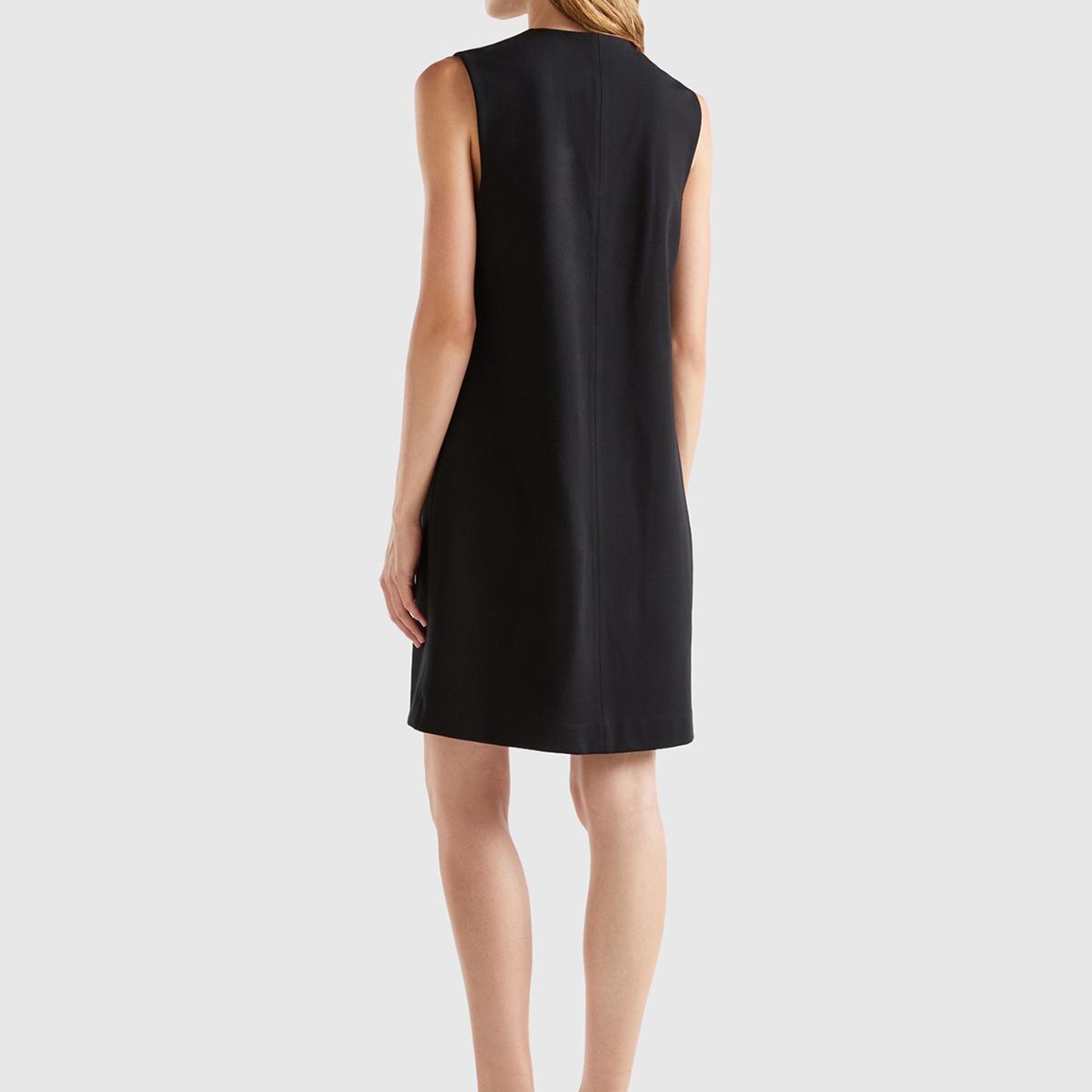 Kadın Siyah Önden Çapraz Bağlamalı Kolsuz Midi Boy Elbise