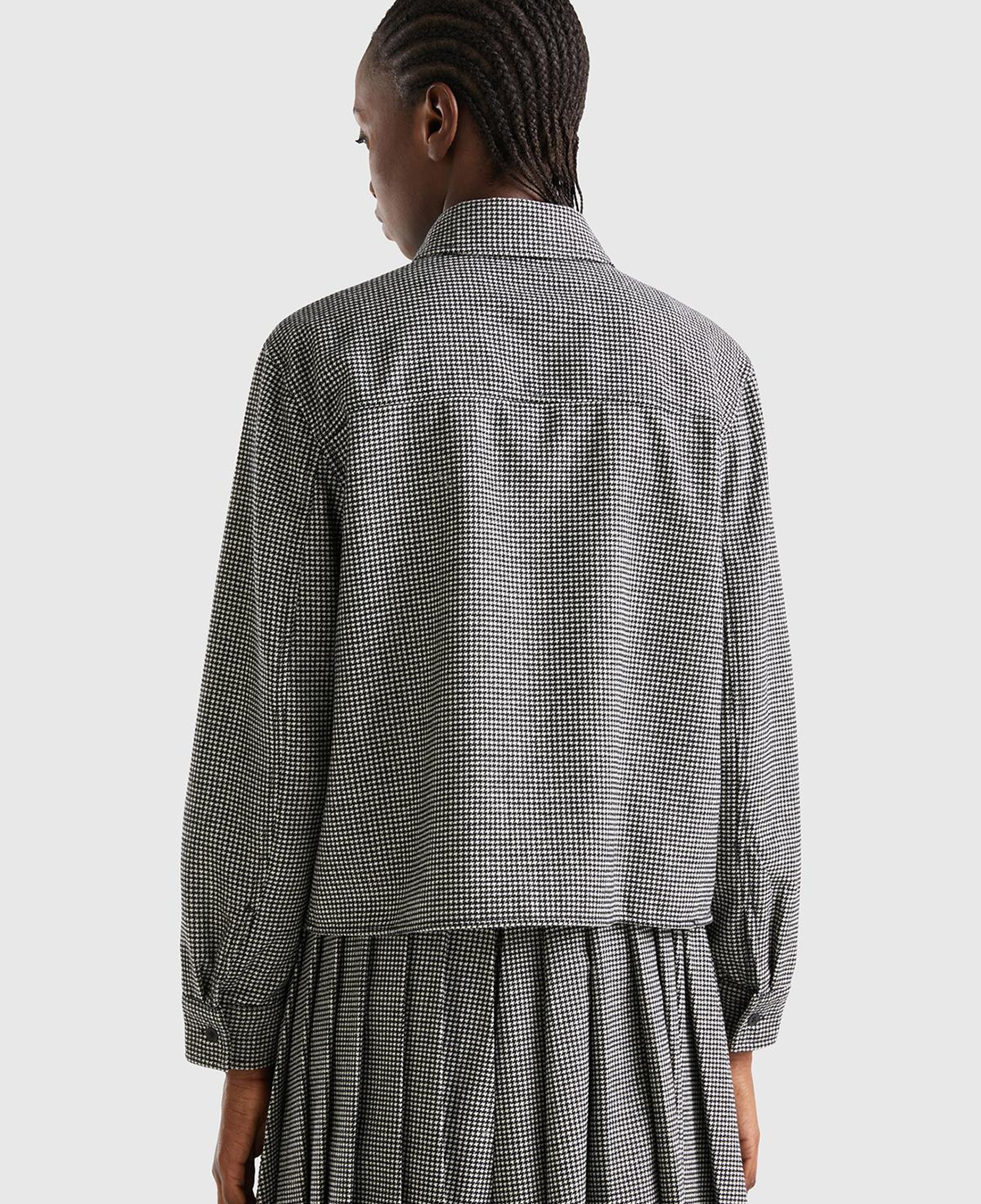 Kadın Siyah Beyaz Kazayağı Desenli Önü Capli Gömlek