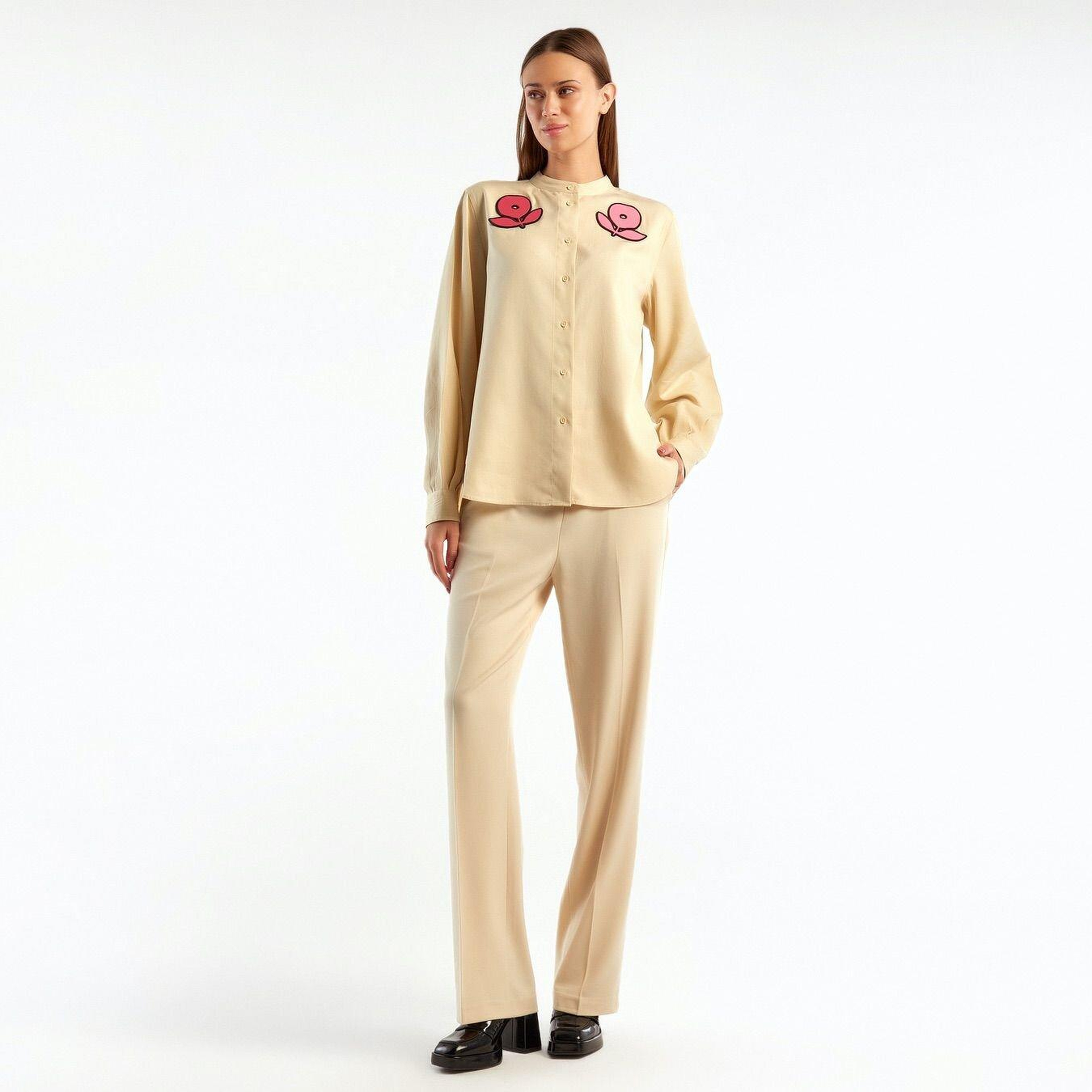 Kadın Bej Liyosel Hakim Yaka Çiçek Desenli Gömlek