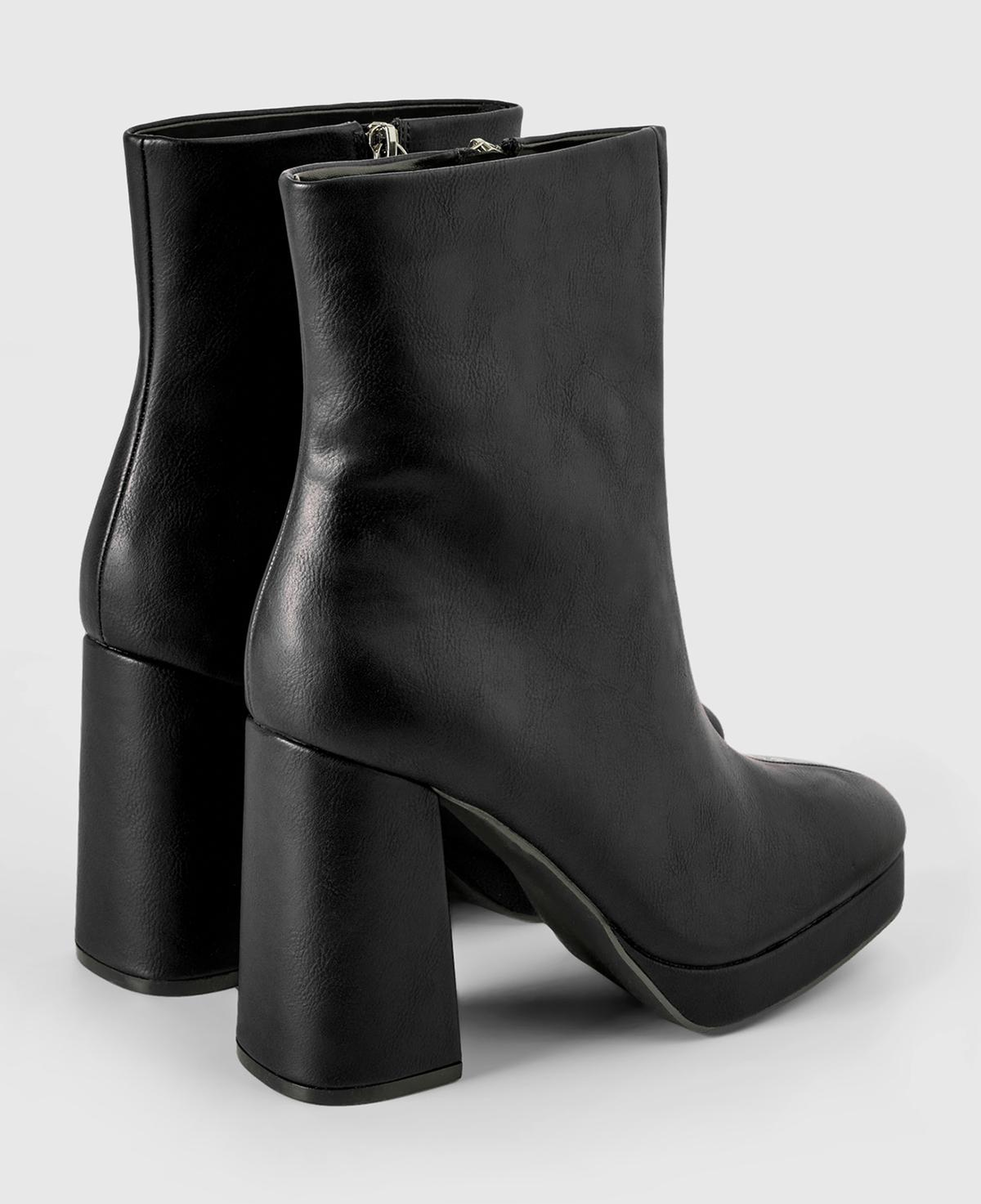 Kadın Siyah Suni Deri Yarım Çizme