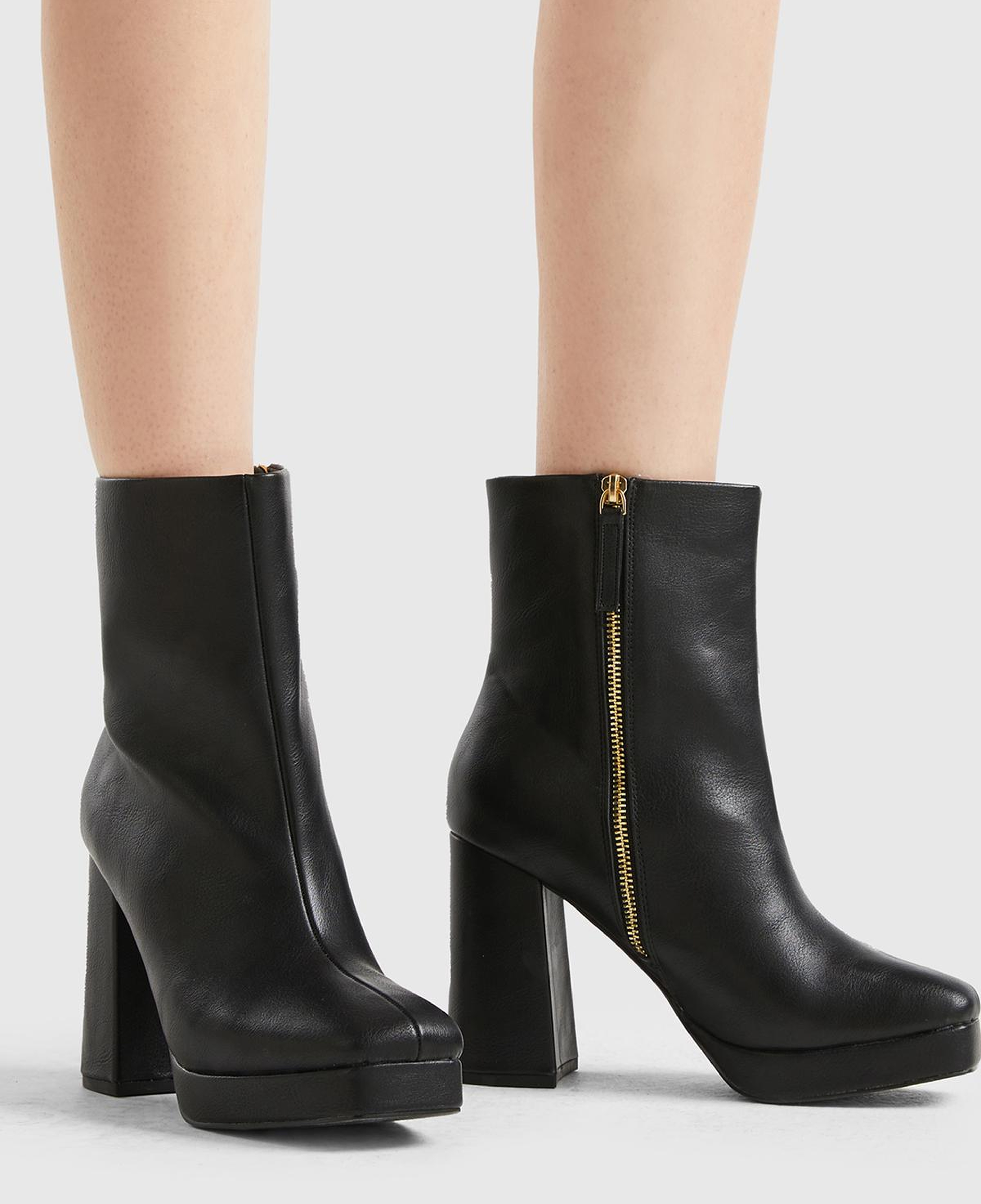 Kadın Siyah Suni Deri Yarım Çizme