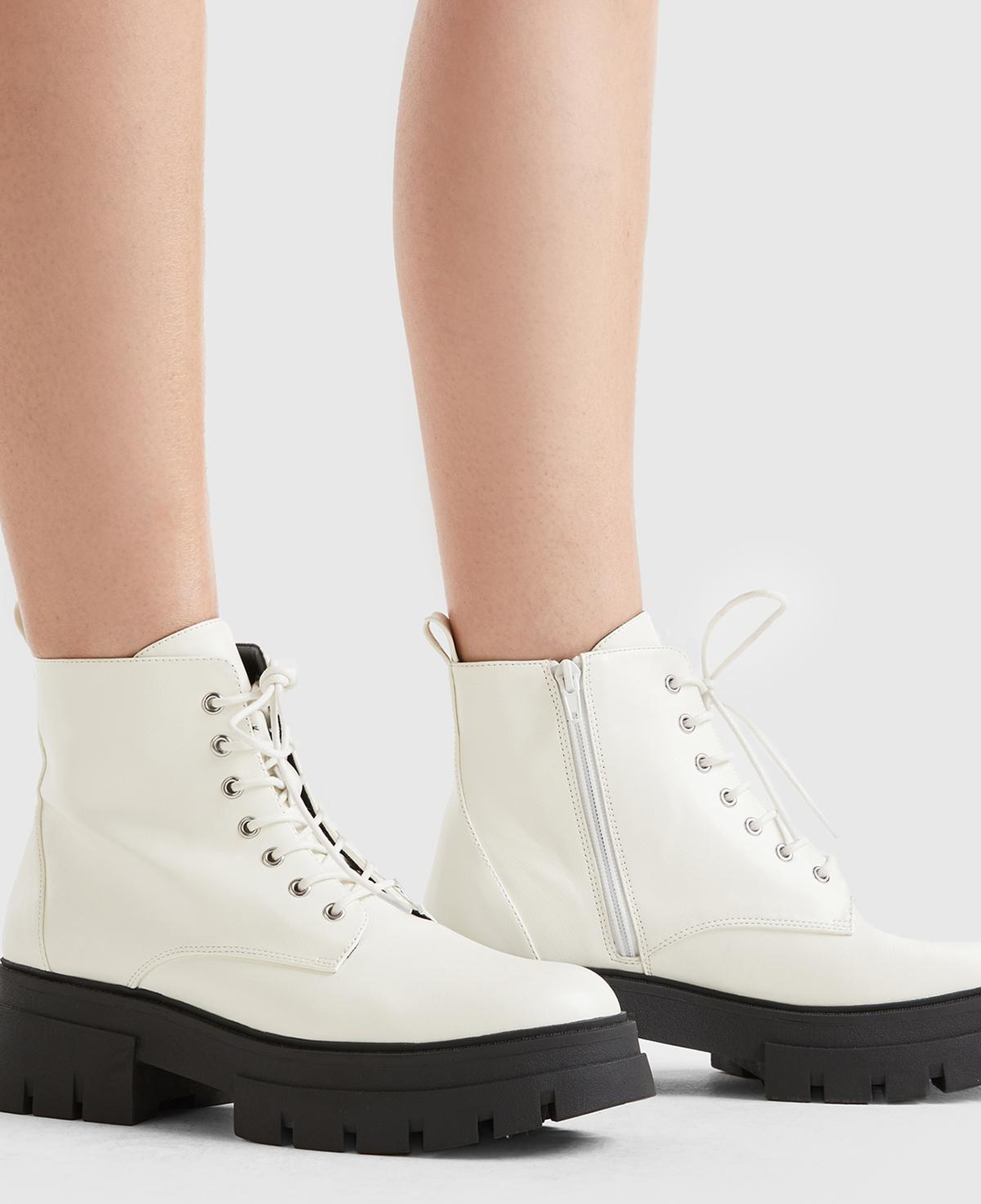 Kadın Beyaz Suni Deri Bot