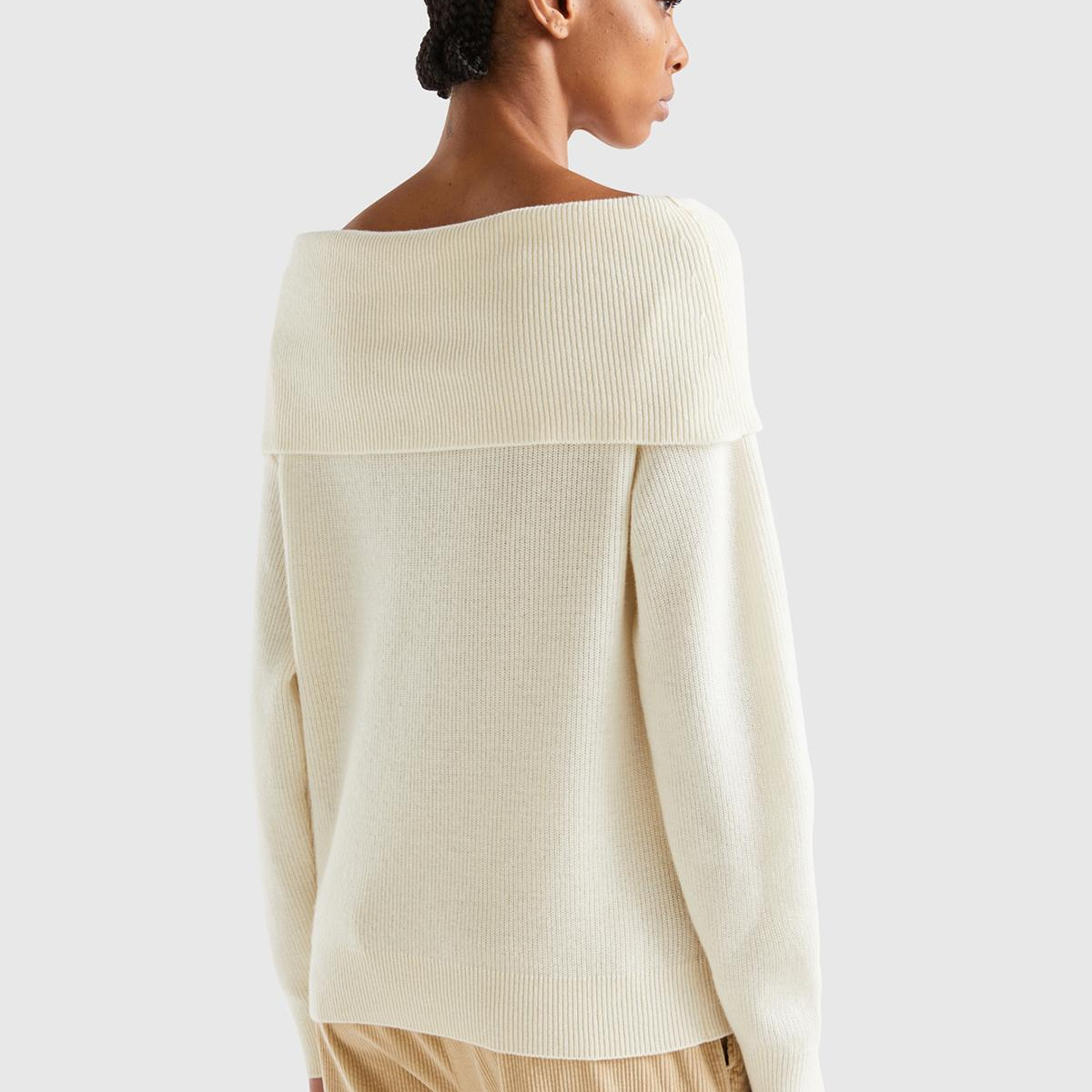 Kadın Vanilya Yün Karışımlı Omzu Açık Kazak