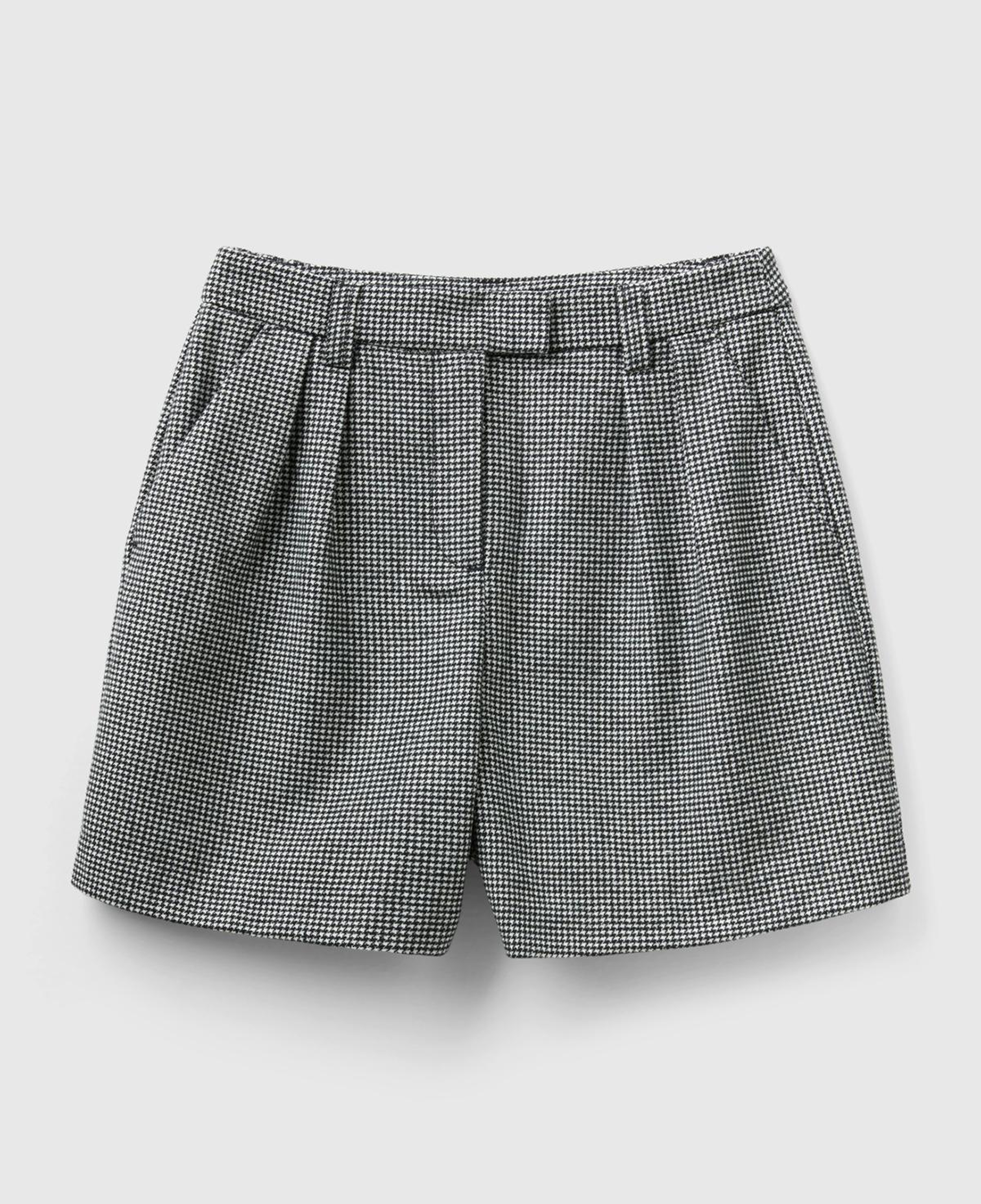 Kadın Siyah-Beyaz Kazayağı Desenli Chino Şort