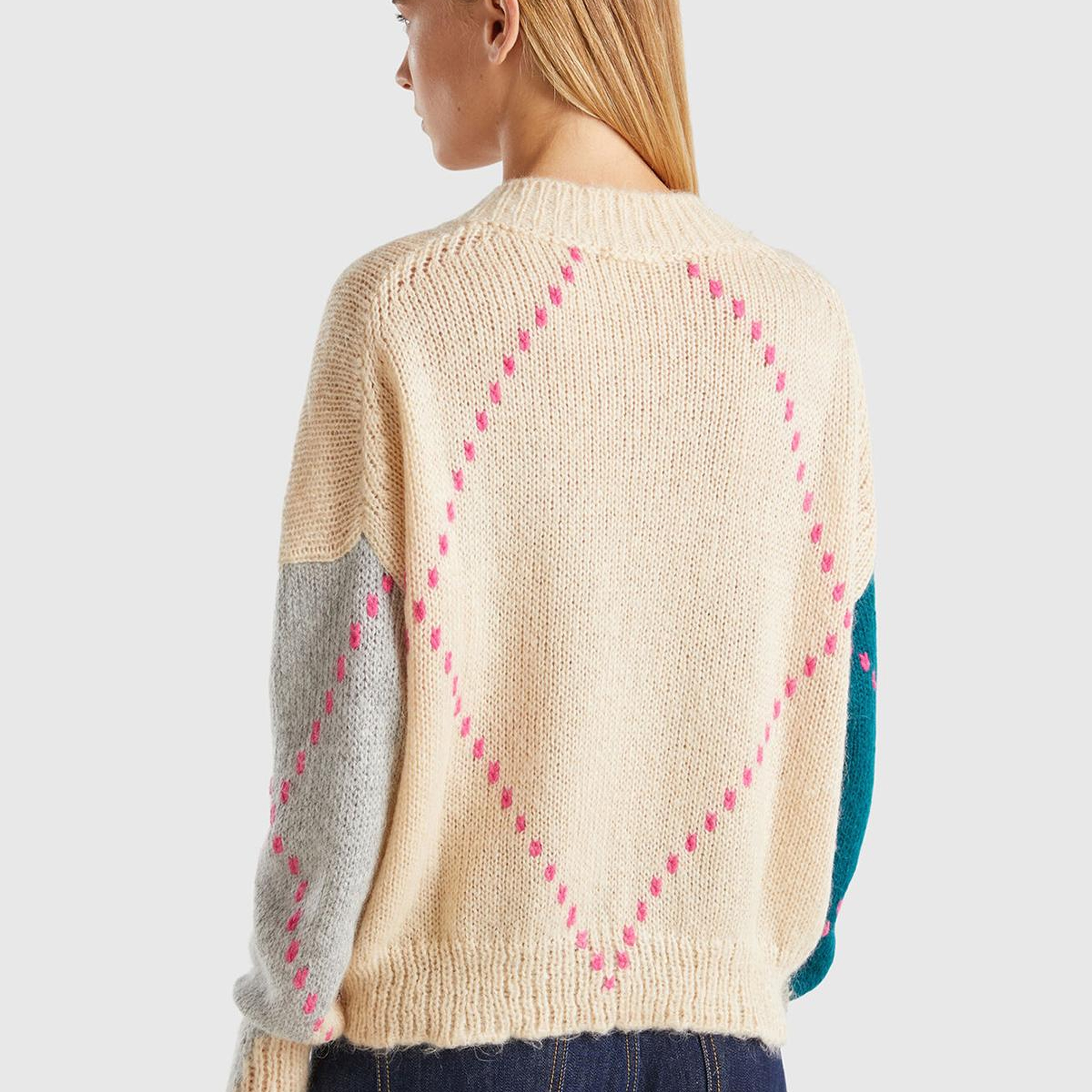 Kadın Bej Mix Moher Karışımlı Renk Detaylı Düşük Omuz V Yaka Kazak