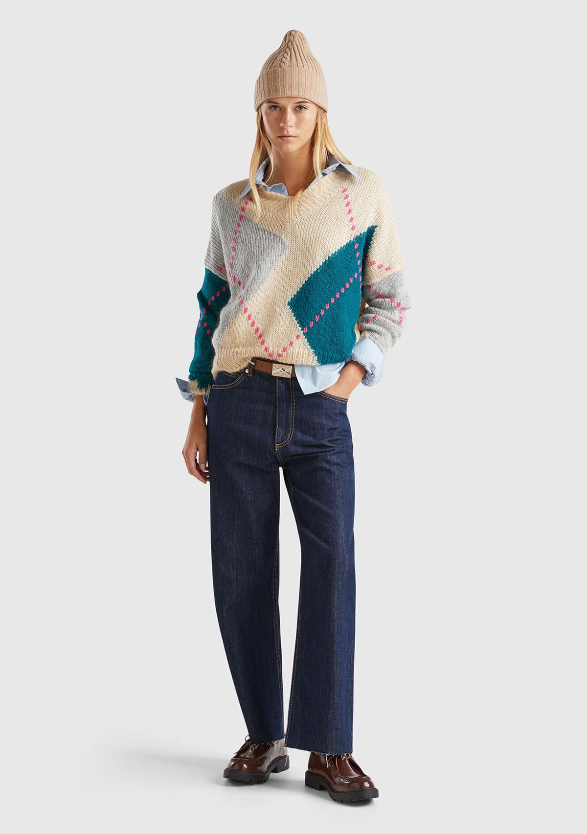 Kadın Bej Mix Moher Karışımlı Renk Detaylı Düşük Omuz V Yaka Kazak