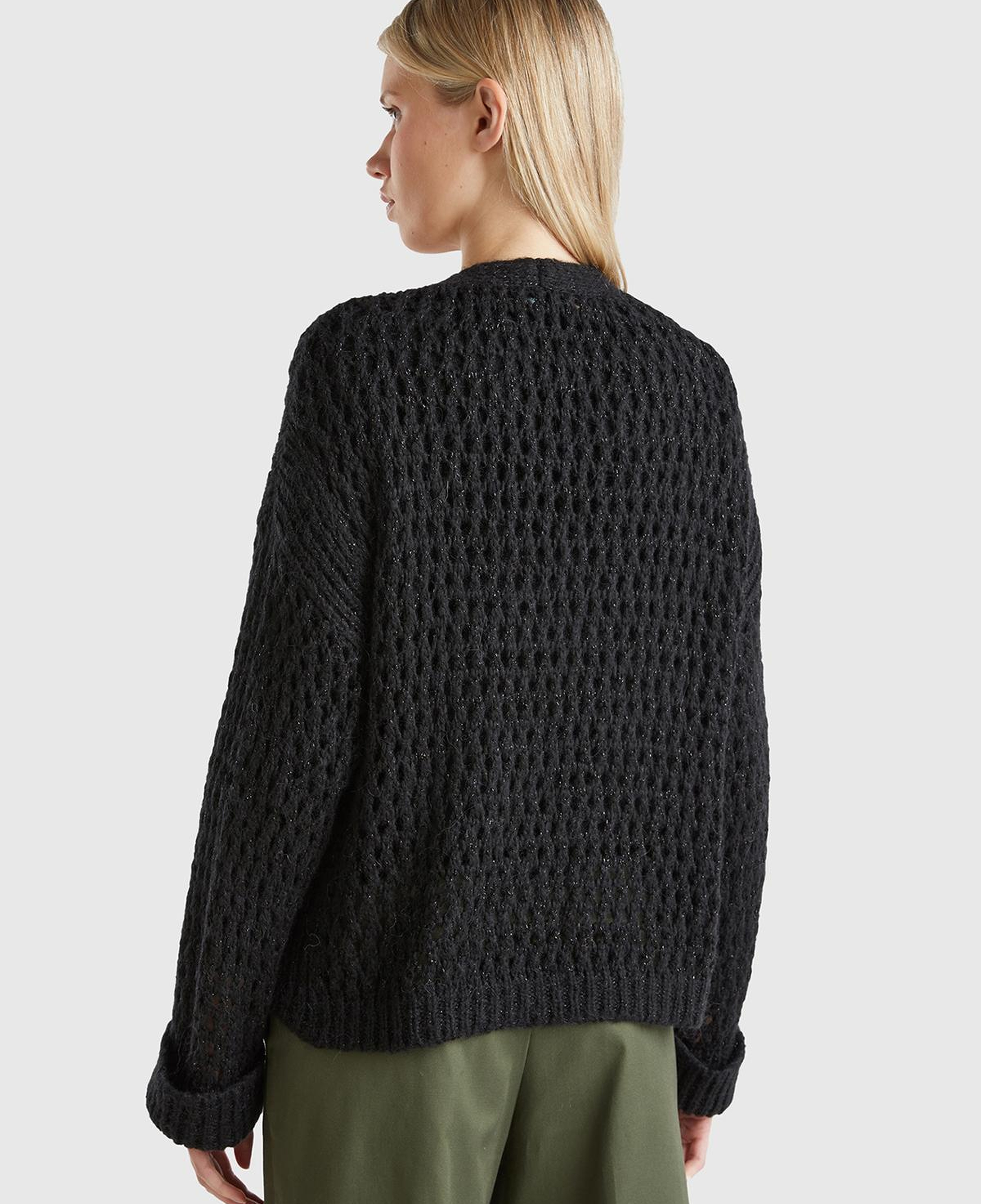 Kadın Siyah Viskoz Karışımlı Delik Detaylı Düşük Omuz Geniş V Yaka Hırka