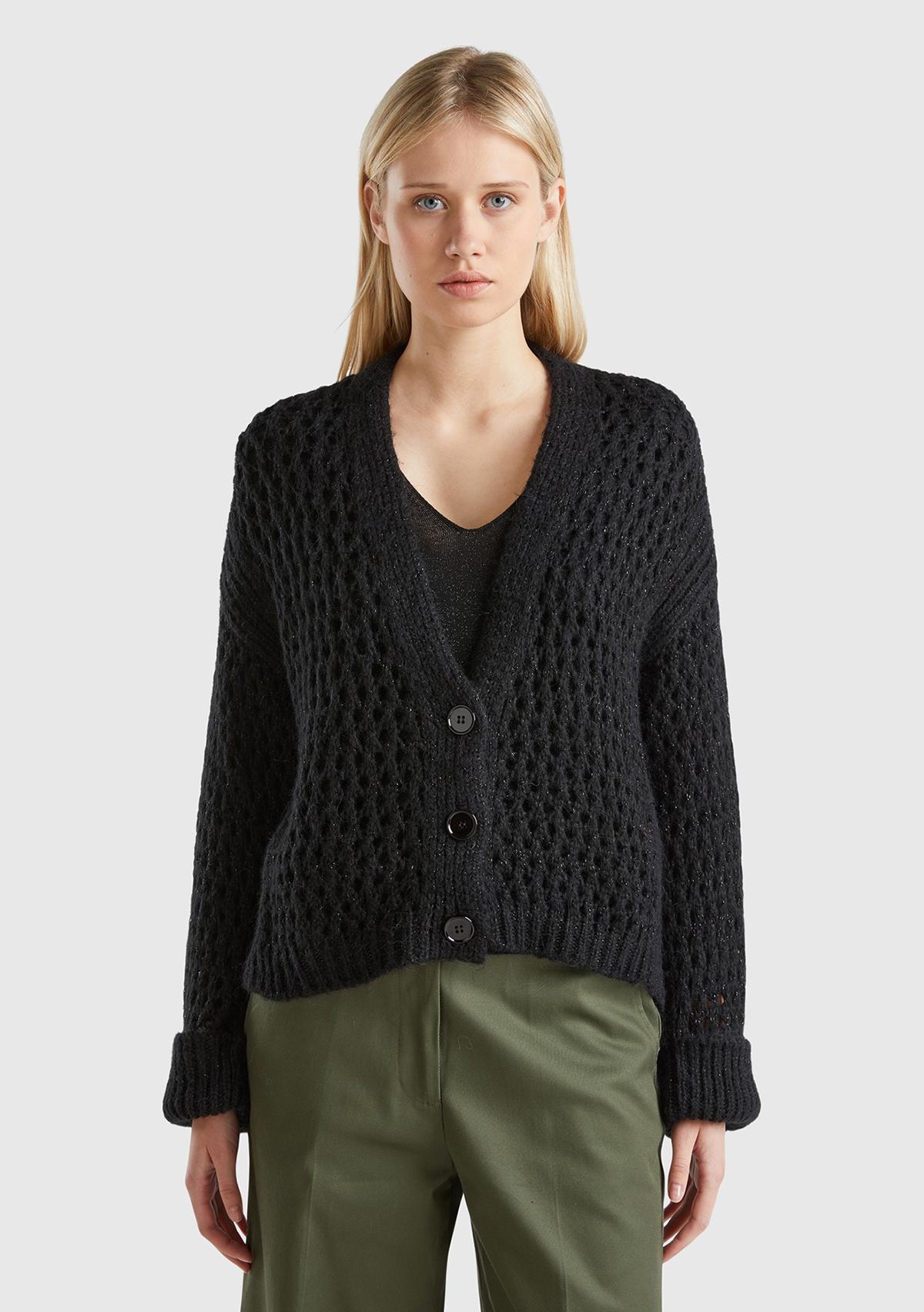 Kadın Siyah Viskoz Karışımlı Delik Detaylı Düşük Omuz Geniş V Yaka Hırka