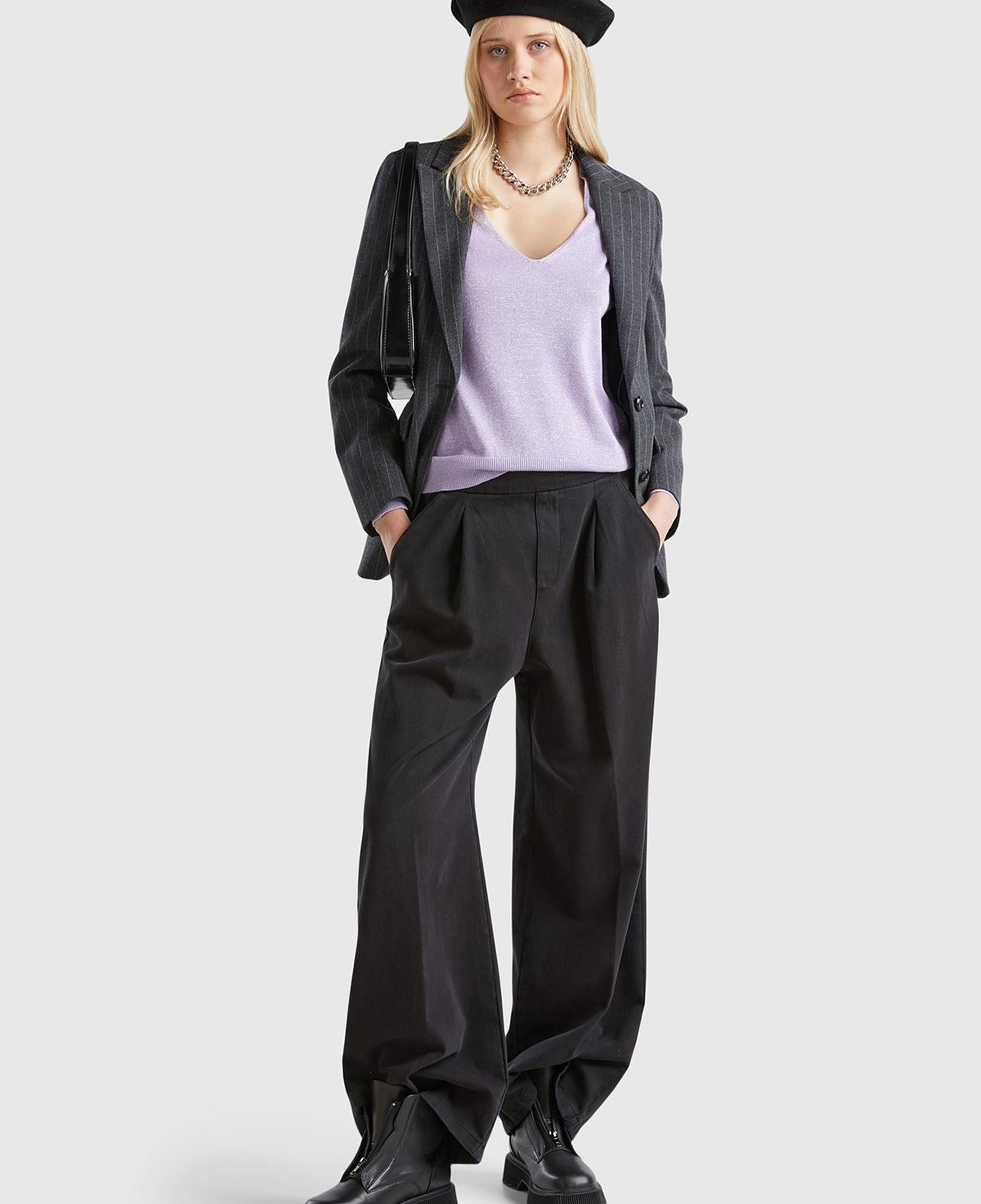 Kadın Pembe Pamuk ve Viskoz Karışımlı Rahat Kesim Geniş V Yaka Kazak