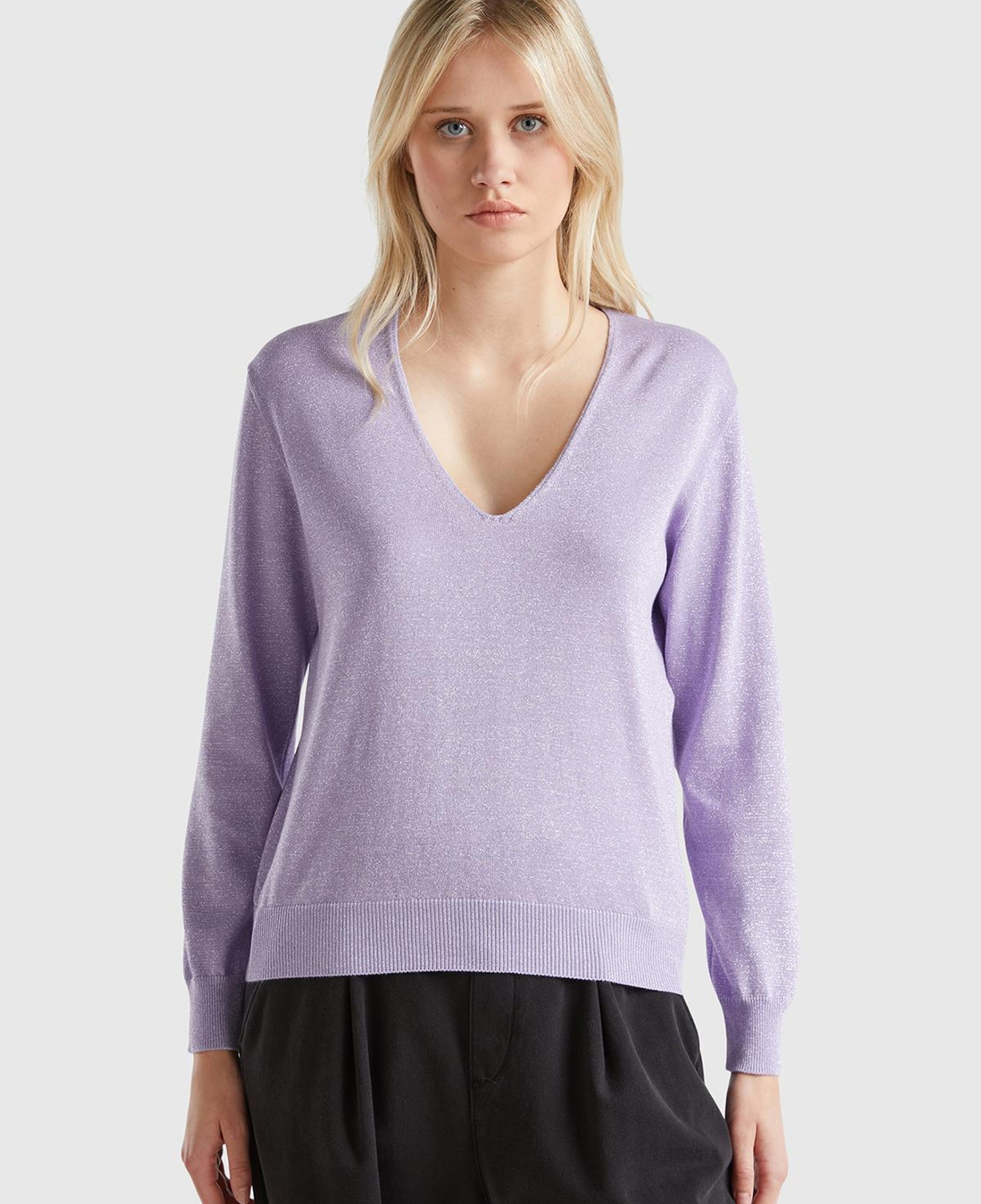 Kadın Pembe Pamuk ve Viskoz Karışımlı Rahat Kesim Geniş V Yaka Kazak