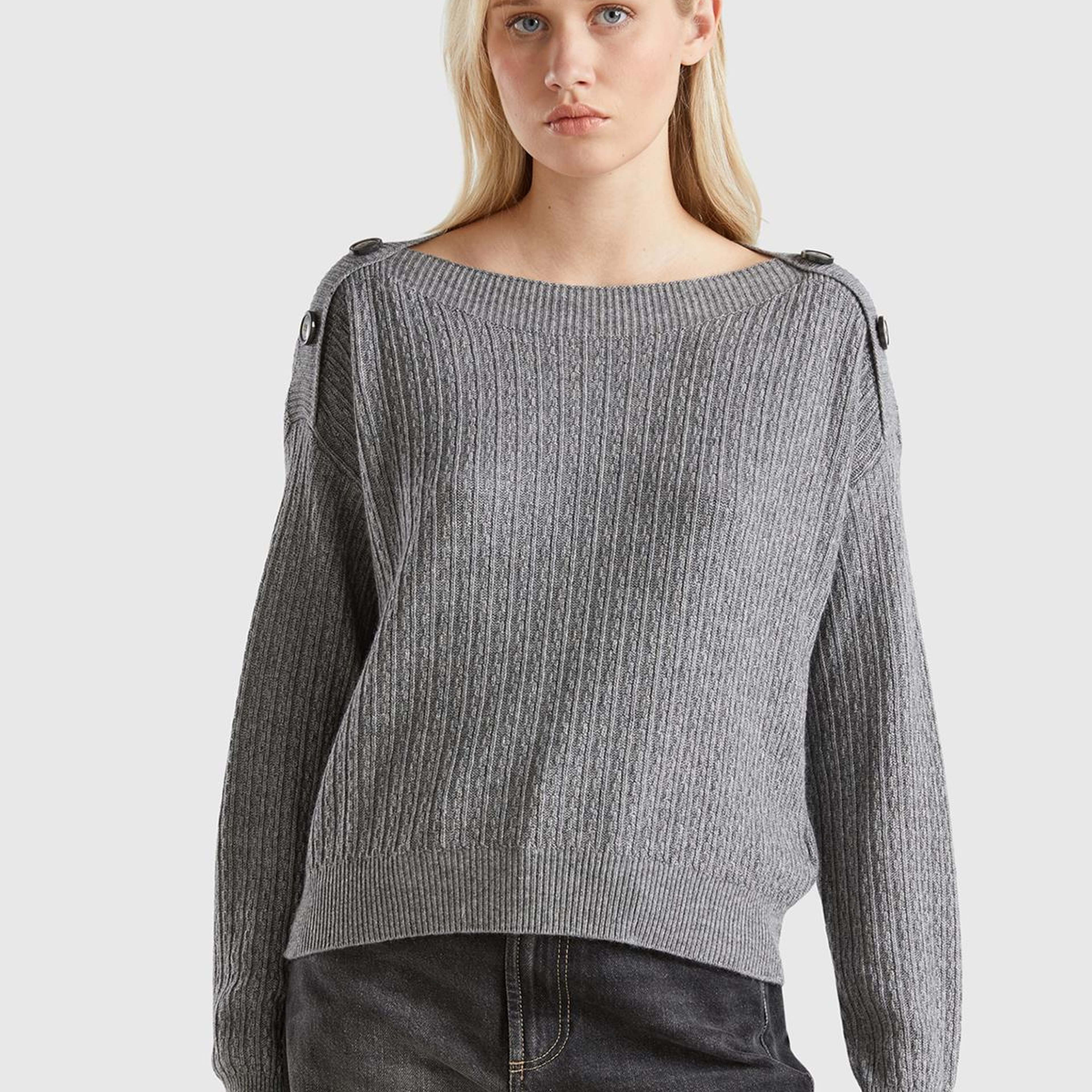 Kadın Gri Yün Karışımlı Omzu Dekoratif Düğmeli Kayık Yaka Kazak