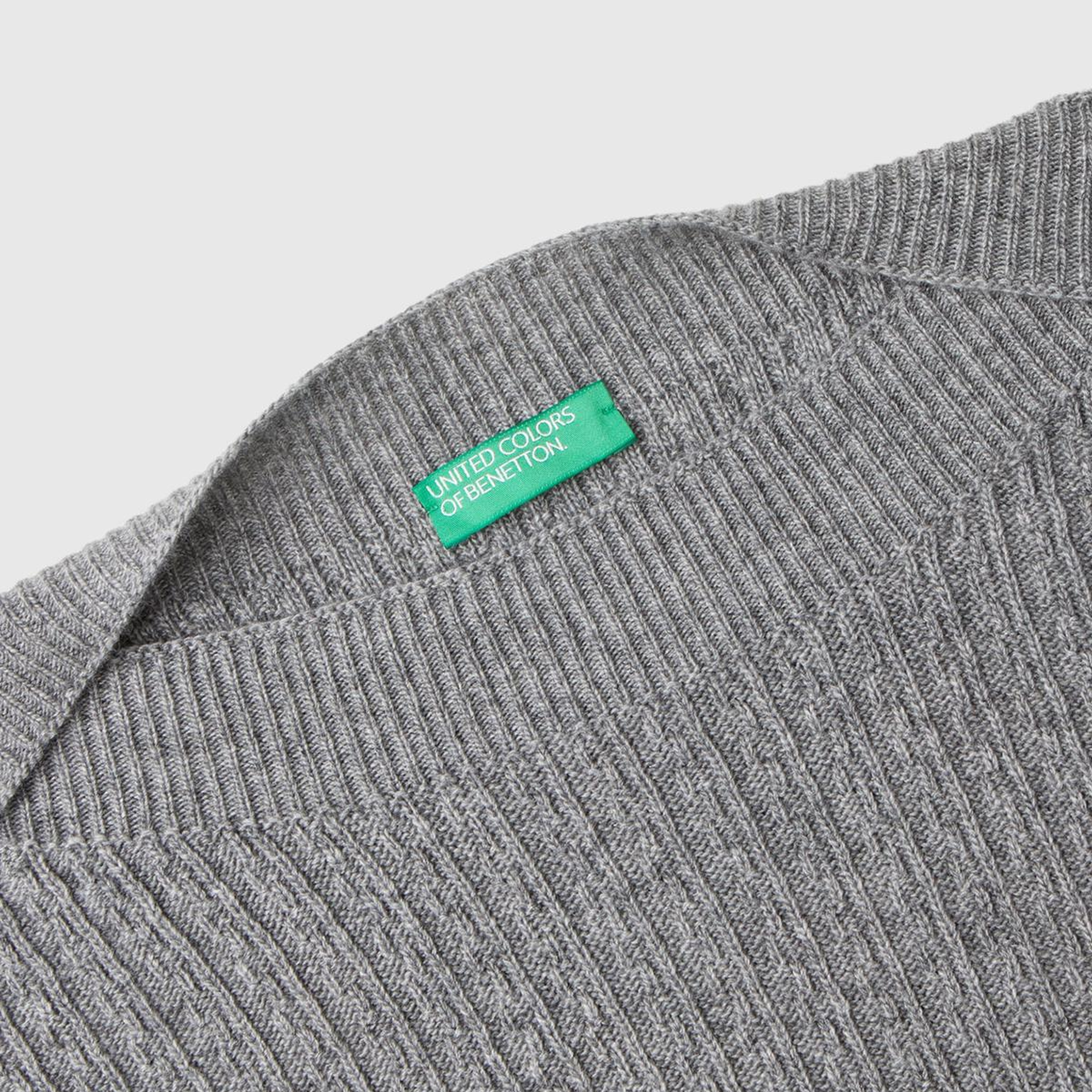 Kadın Gri Yün Karışımlı Omzu Dekoratif Düğmeli Kayık Yaka Kazak