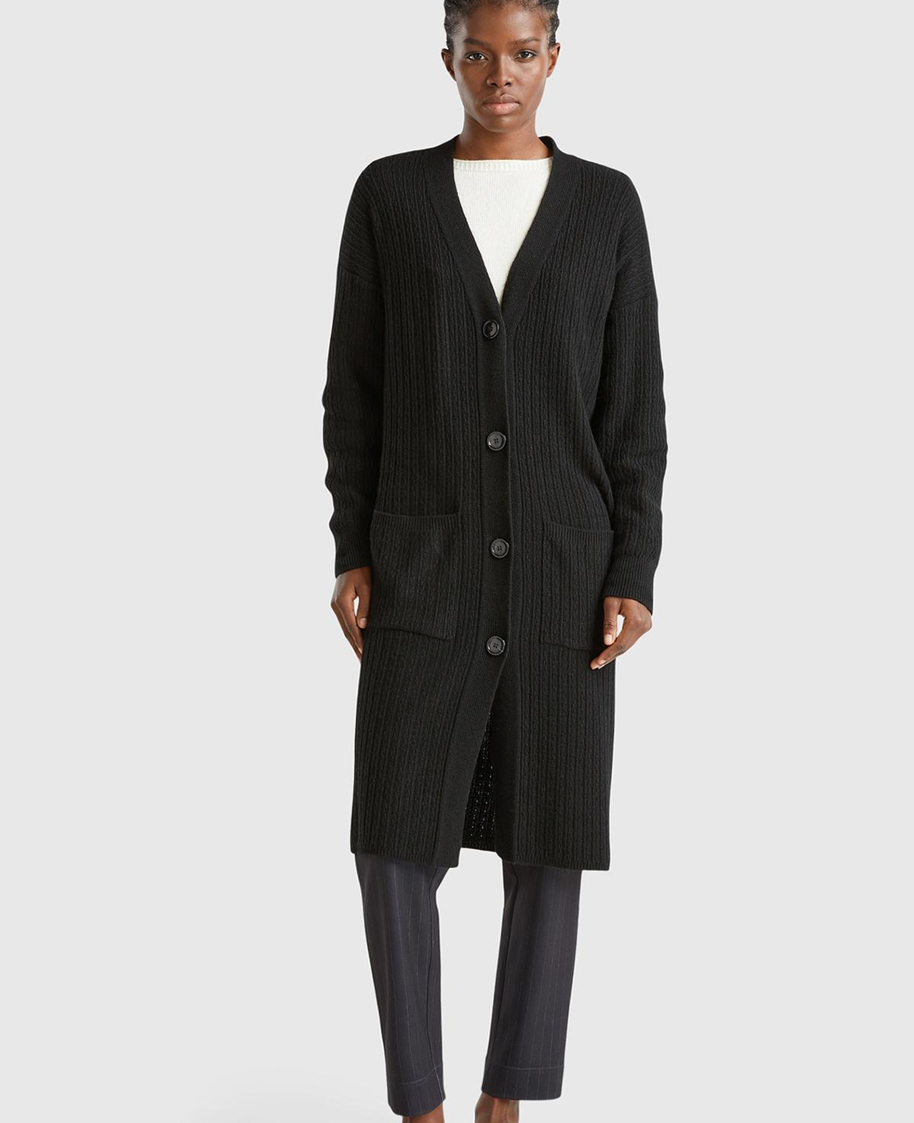 Kadın Siyah Yün Karışımlı Önü Düğme Detaylı Cepli Uzun V Yaka Hırka