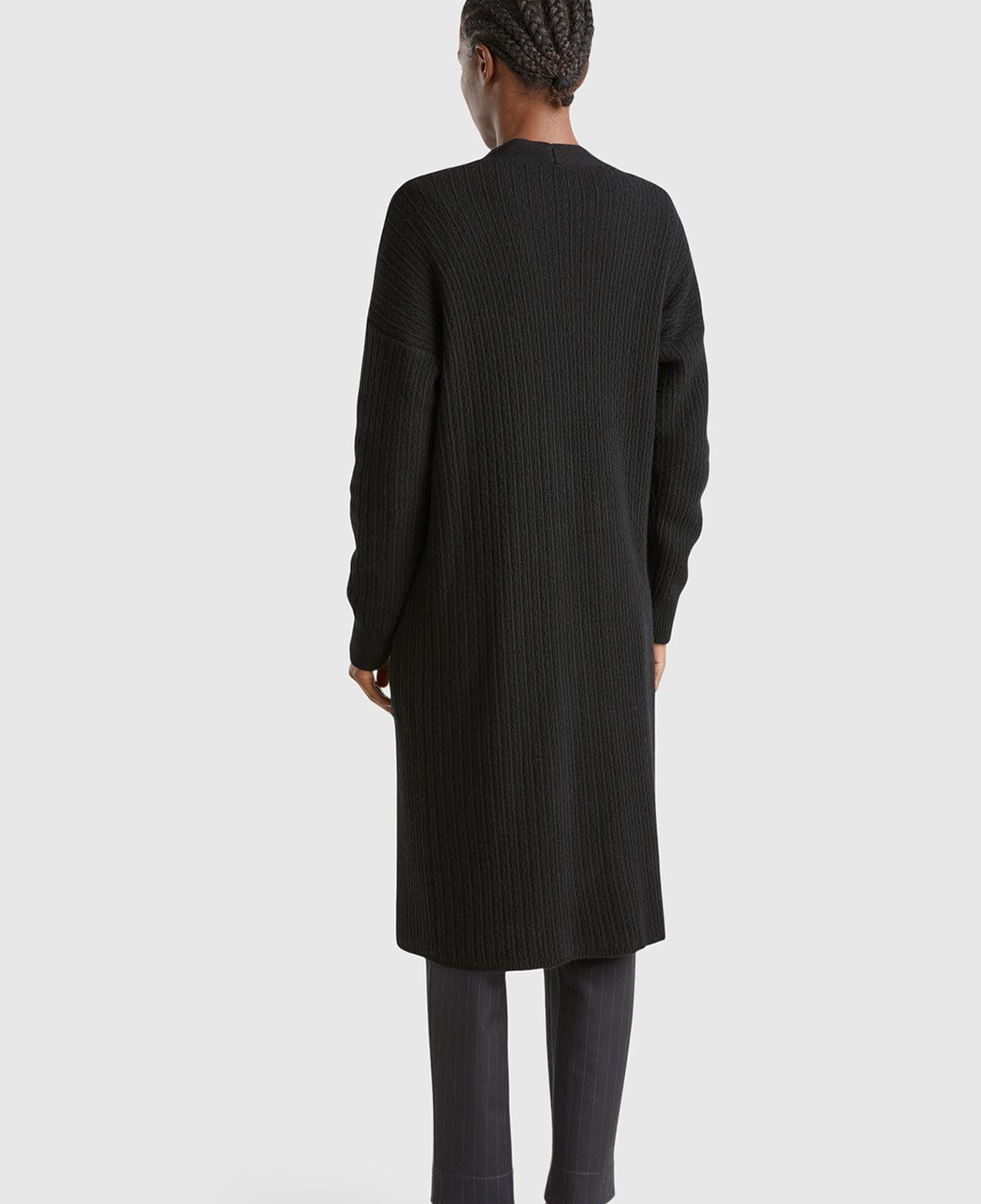 Kadın Siyah Yün Karışımlı Önü Düğme Detaylı Cepli Uzun V Yaka Hırka