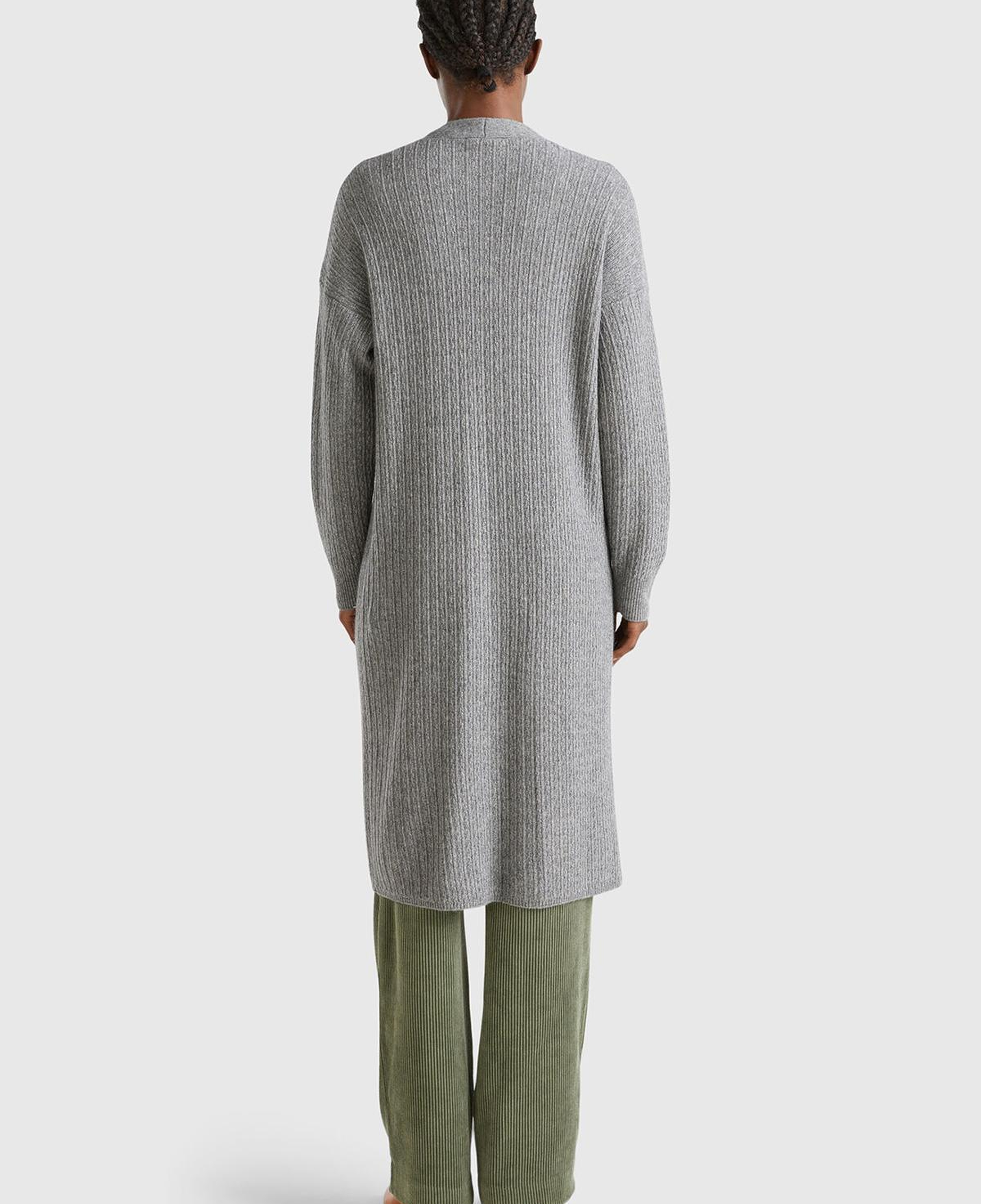 Kadın Gri Yün Karışımlı Önü Düğme Detaylı Cepli Uzun V Yaka Hırka