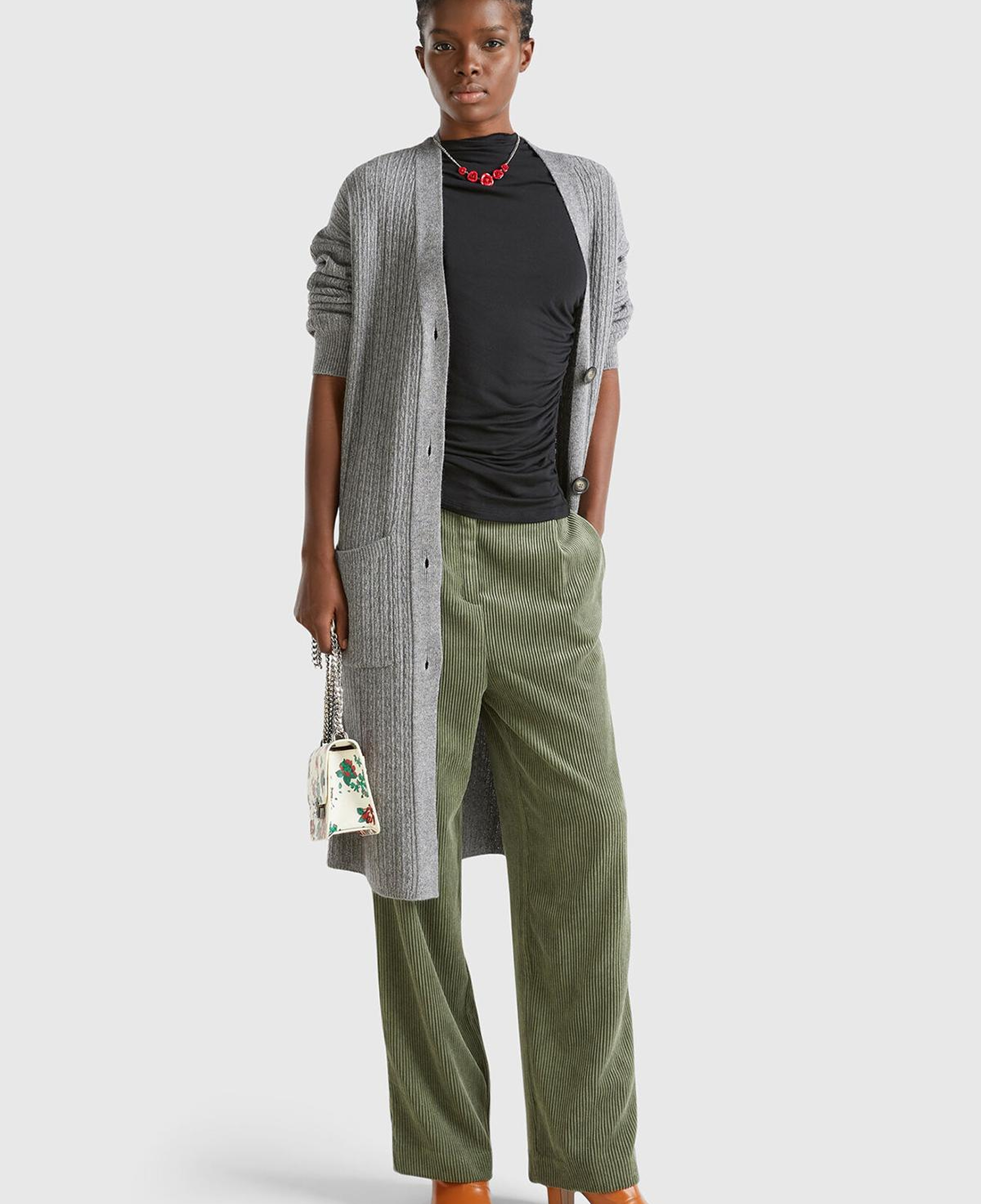 Kadın Gri Yün Karışımlı Önü Düğme Detaylı Cepli Uzun V Yaka Hırka