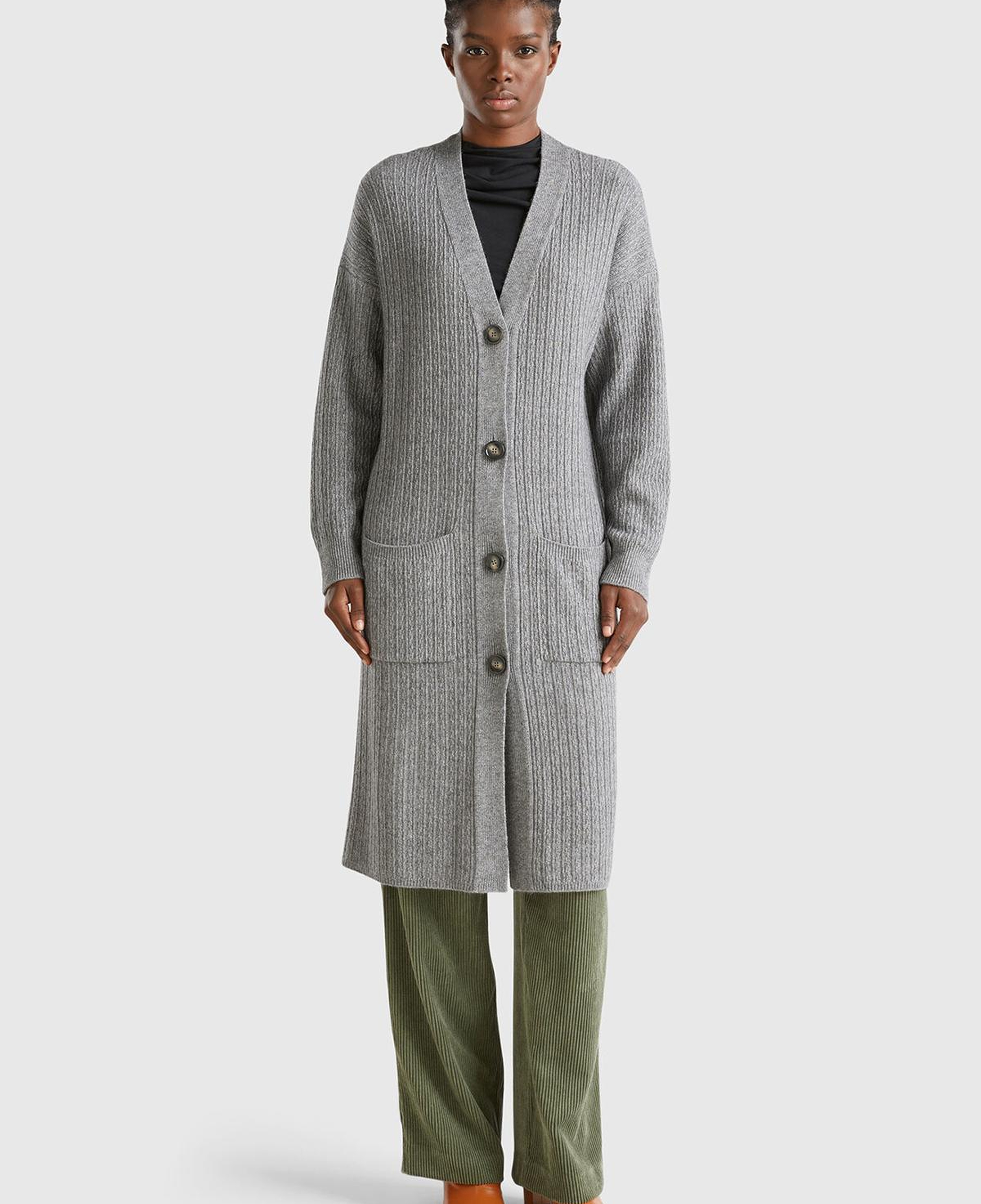 Kadın Gri Yün Karışımlı Önü Düğme Detaylı Cepli Uzun V Yaka Hırka