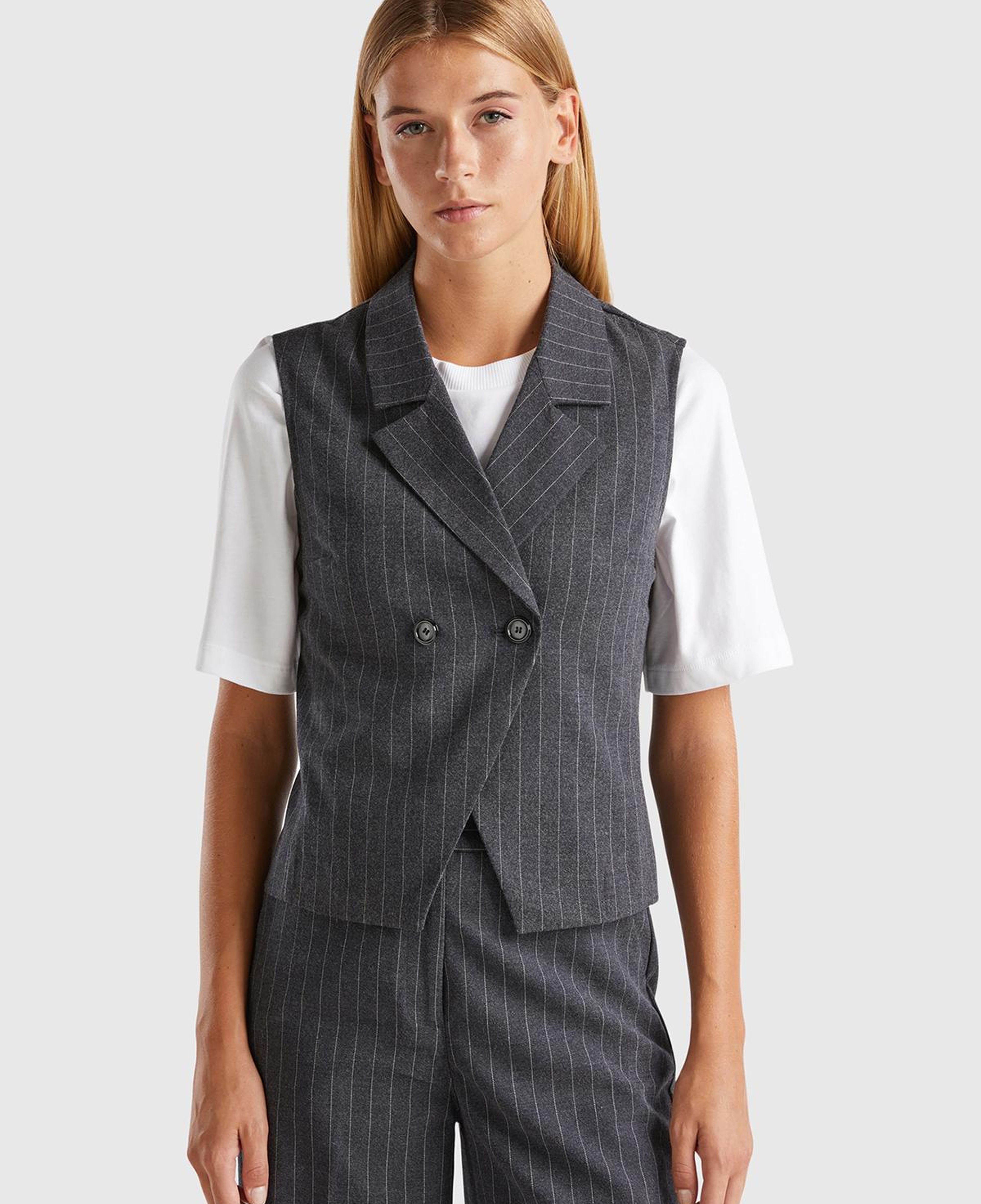 Kadın Antrasit Viskoz Karışımlı Düğmeli Çizgili Sivri Yaka Kruvaze Yelek