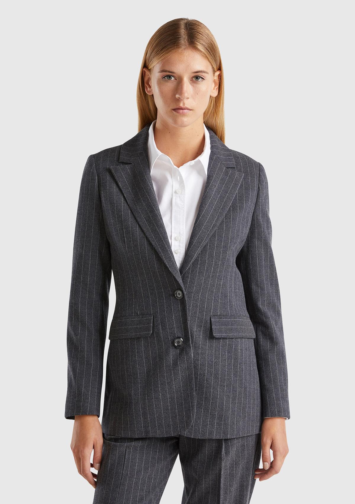 Kadın Antrasit Viskoz Karışımlı Düğme Kapamalı Çizgili Sivri Yaka Blazer Ceket