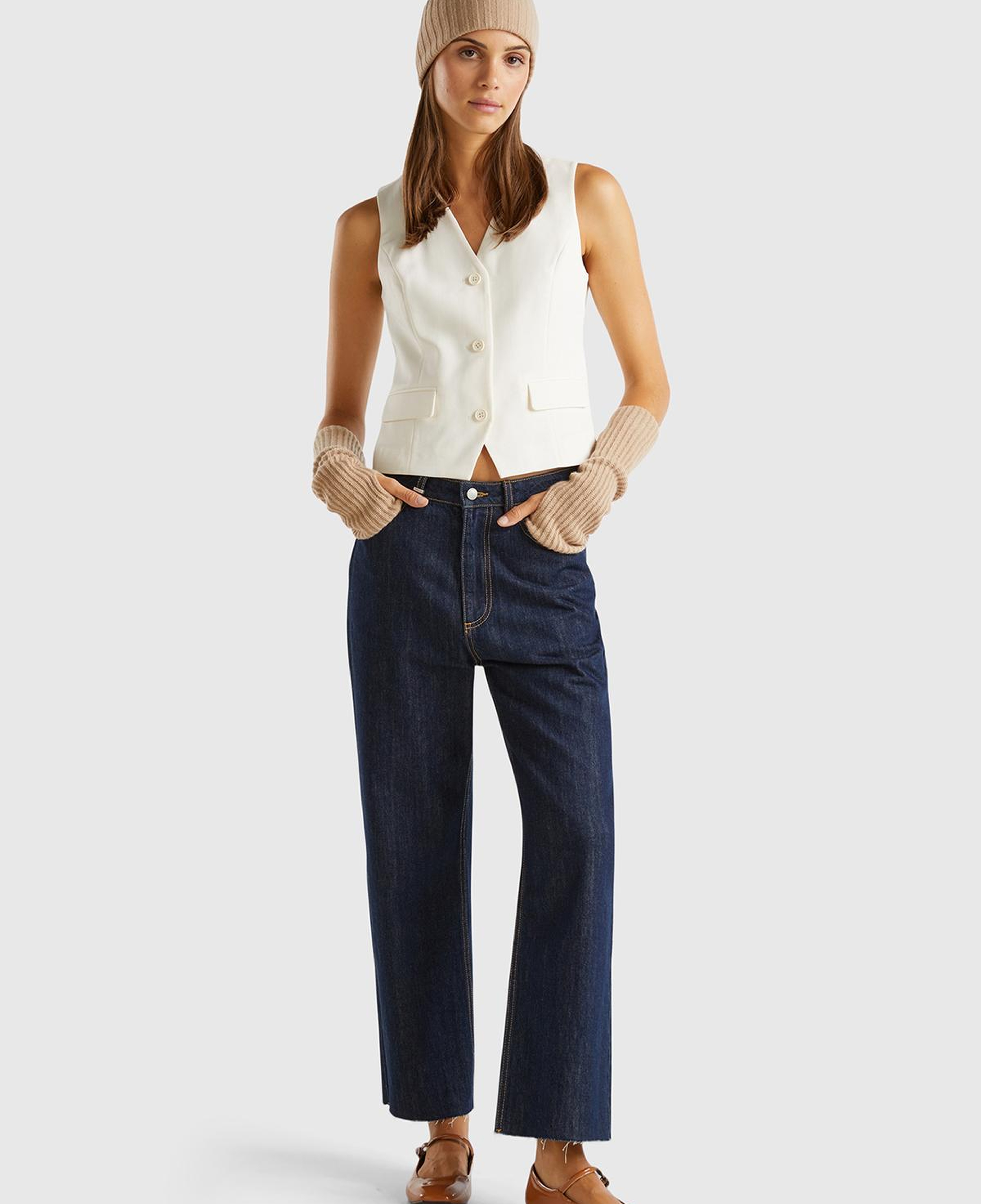 Kadın Krem Kapaklı Cep Tasarımı 3 Düğmeli V Yaka Yelek