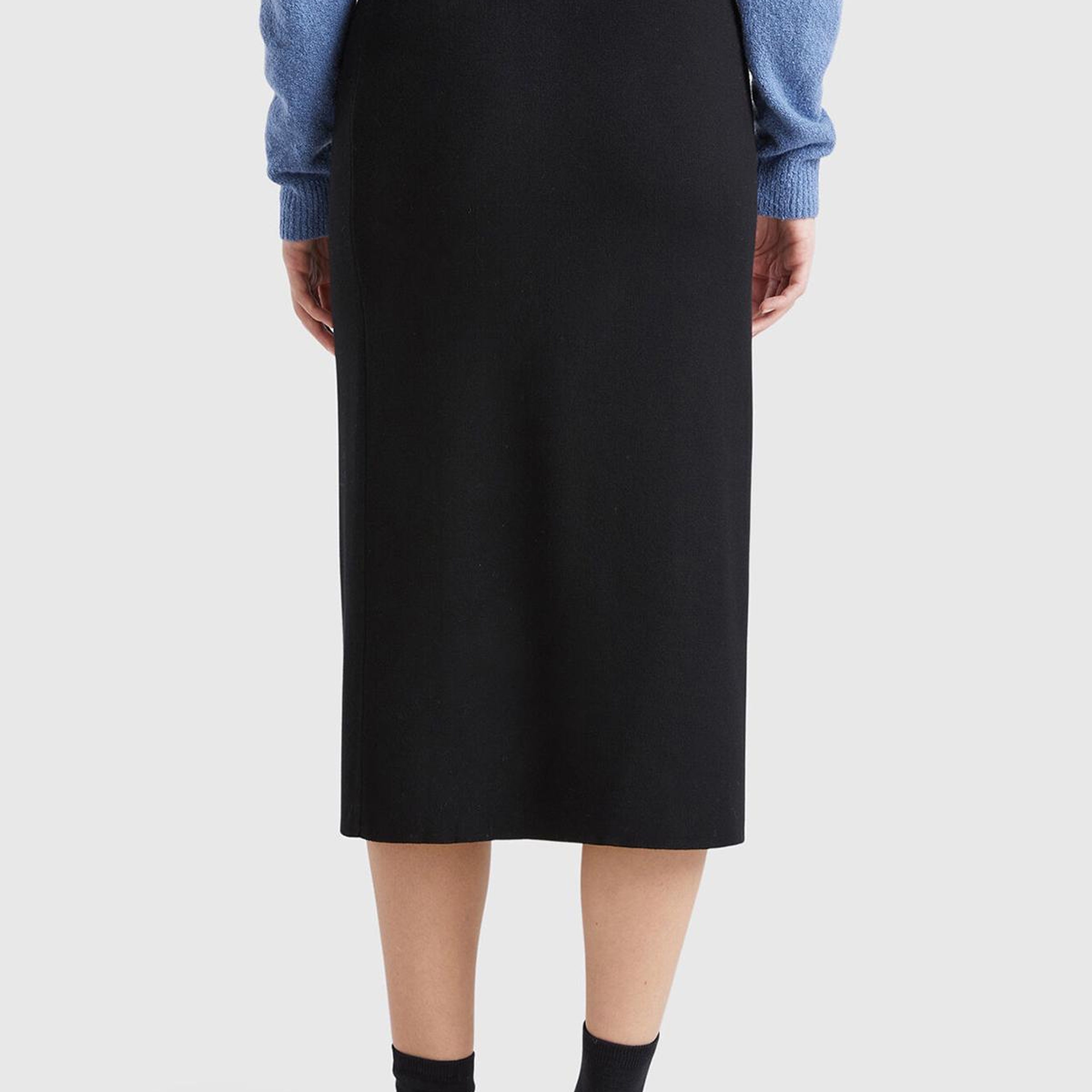 Kadın Siyah Viskoz Karışımlı Önü Yırtmaçlı Beli Elastik Midi Etek