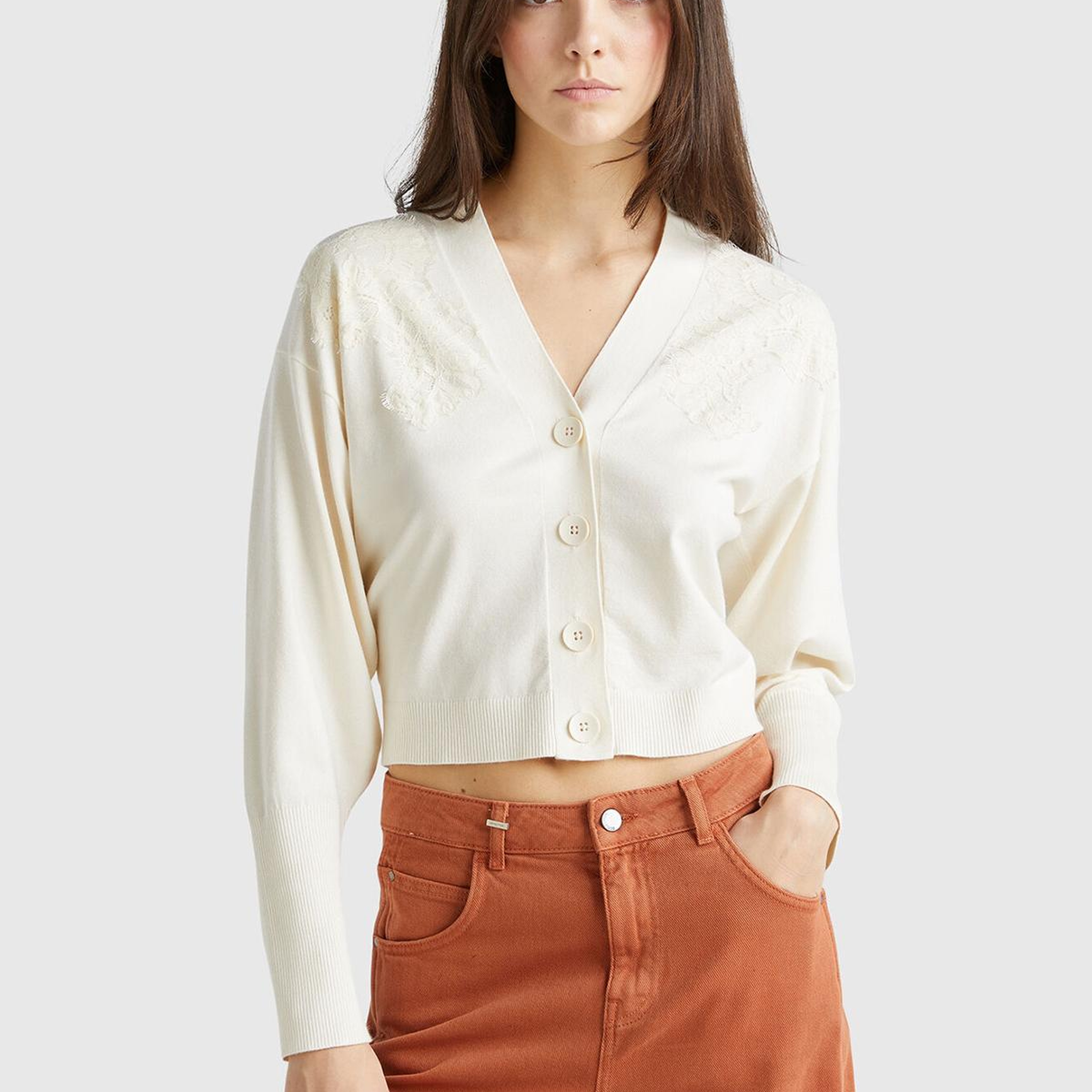 Kadın Beyaz Viskoz Karışımlı Önü Dantel Detaylı Yüksek Manşet Hırka