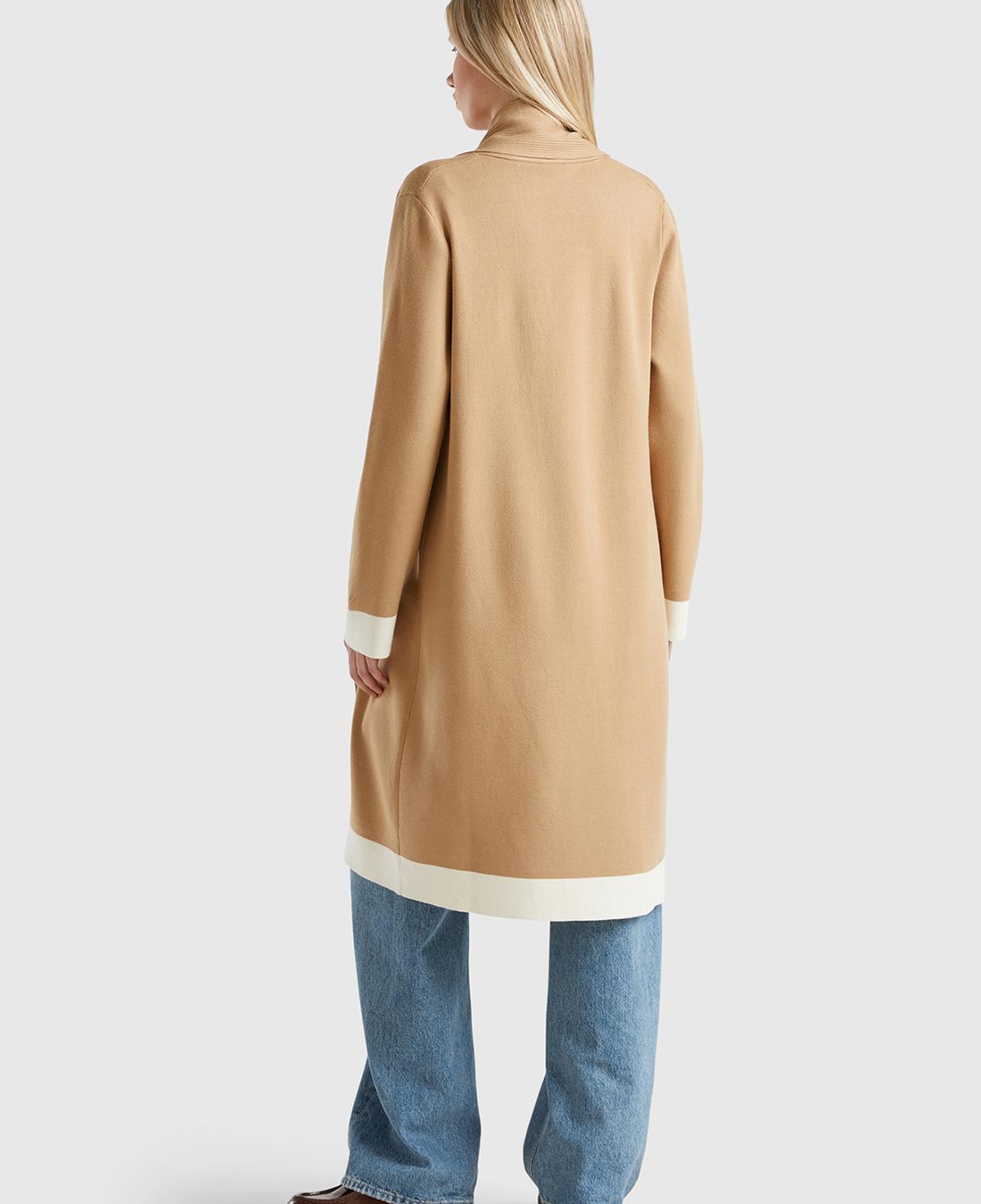 Kadın Bej Viskoz Karışımlı Püsküllü Şal Yakalı Örme Hırka