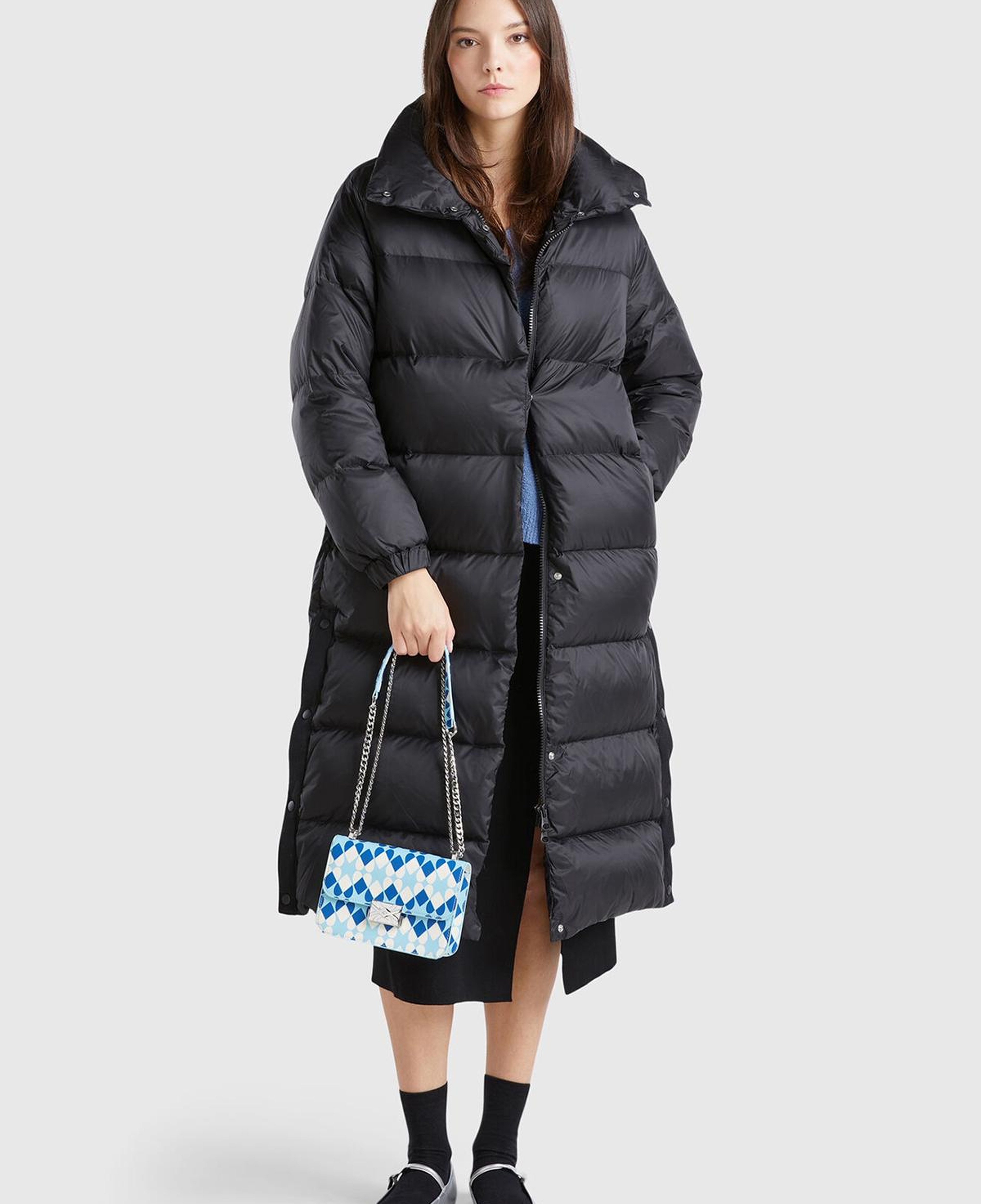 Kadın Siyah Kaz Tüyü Dolgulu Düğme Kapamalı Yüksek Yaka Uzun Şişme Mont