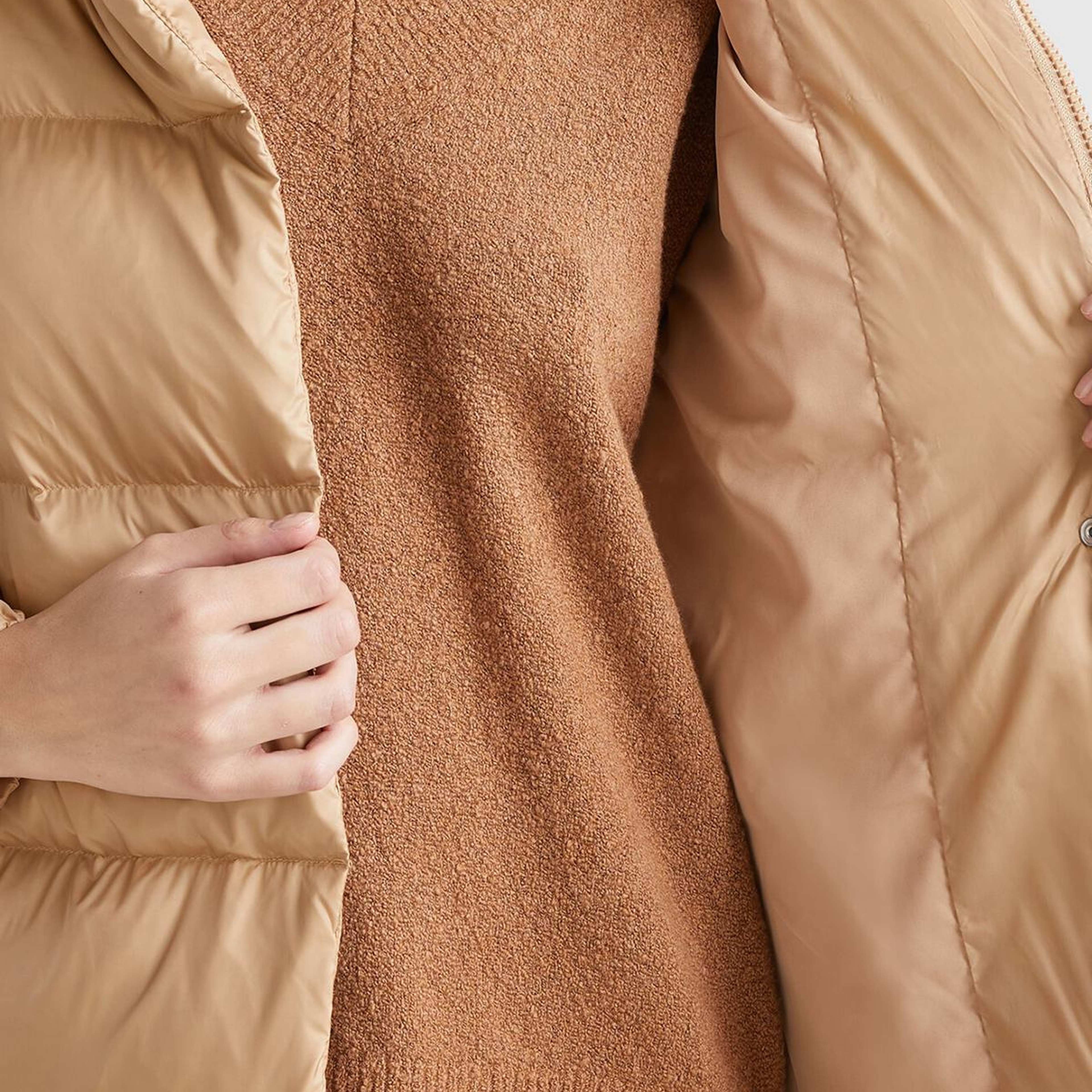 Kadın Bej Kaz Tüyü Dolgulu Düğme Kapamalı Yüksek Yaka Uzun Şişme Mont