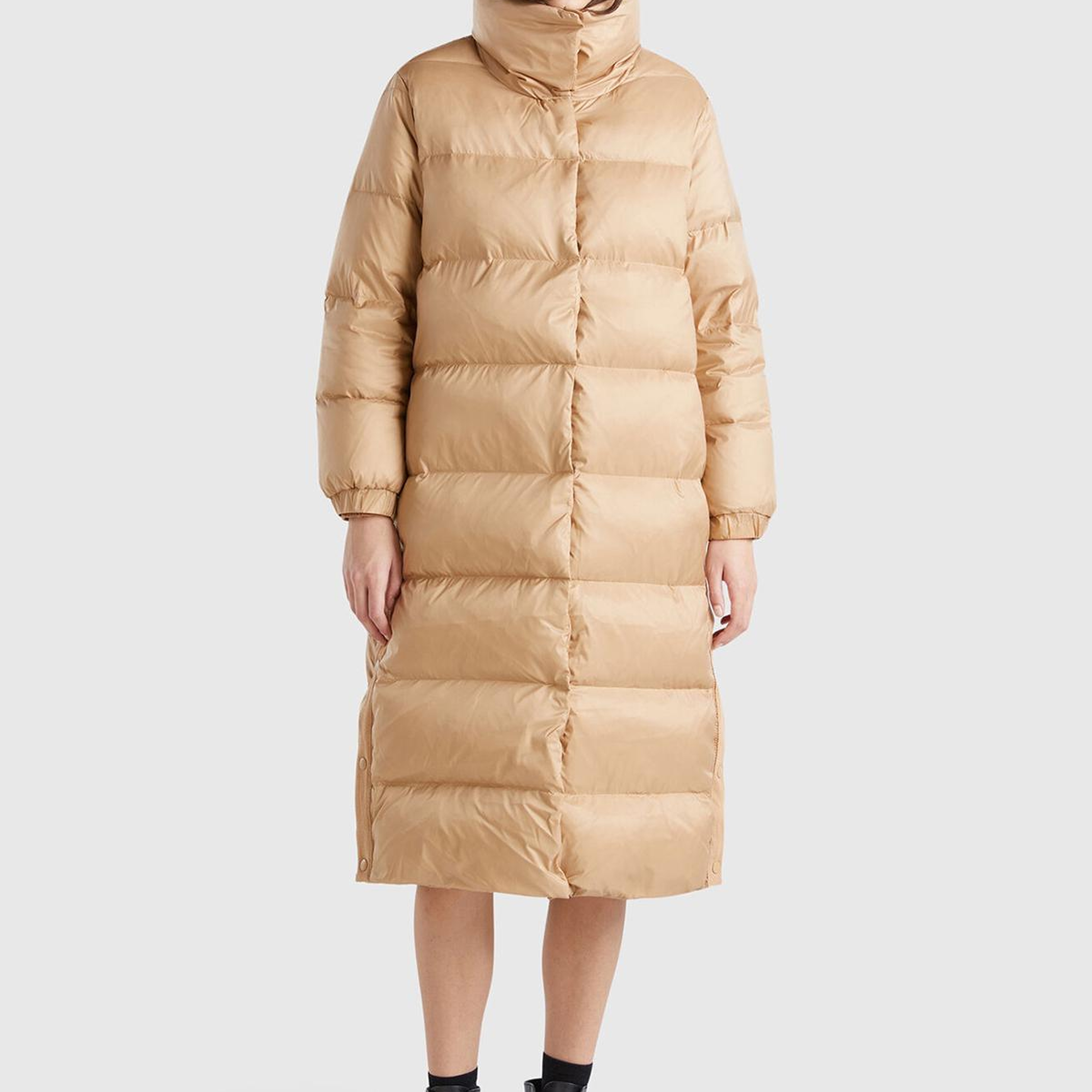 Kadın Bej Kaz Tüyü Dolgulu Düğme Kapamalı Yüksek Yaka Uzun Şişme Mont