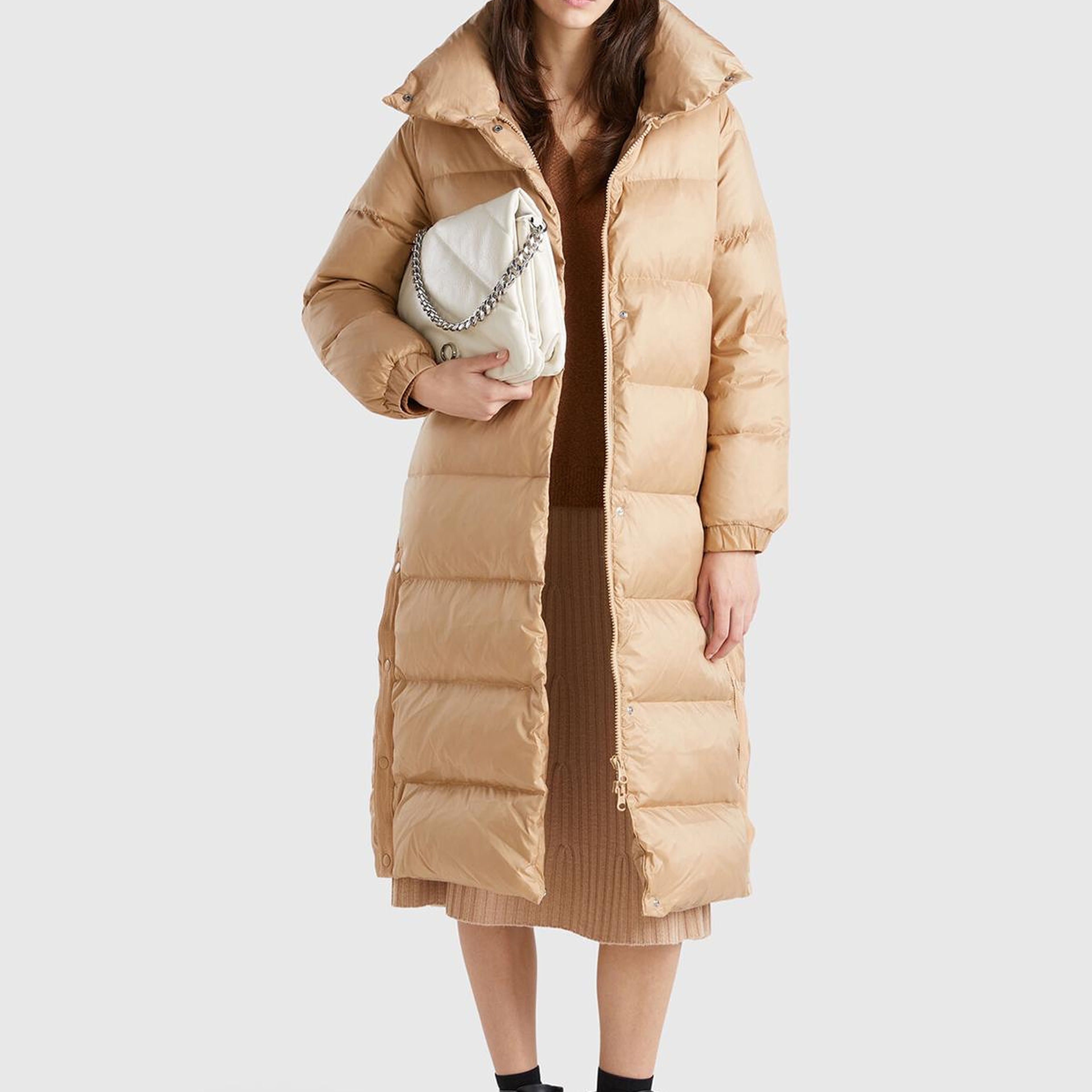 Kadın Bej Kaz Tüyü Dolgulu Düğme Kapamalı Yüksek Yaka Uzun Şişme Mont