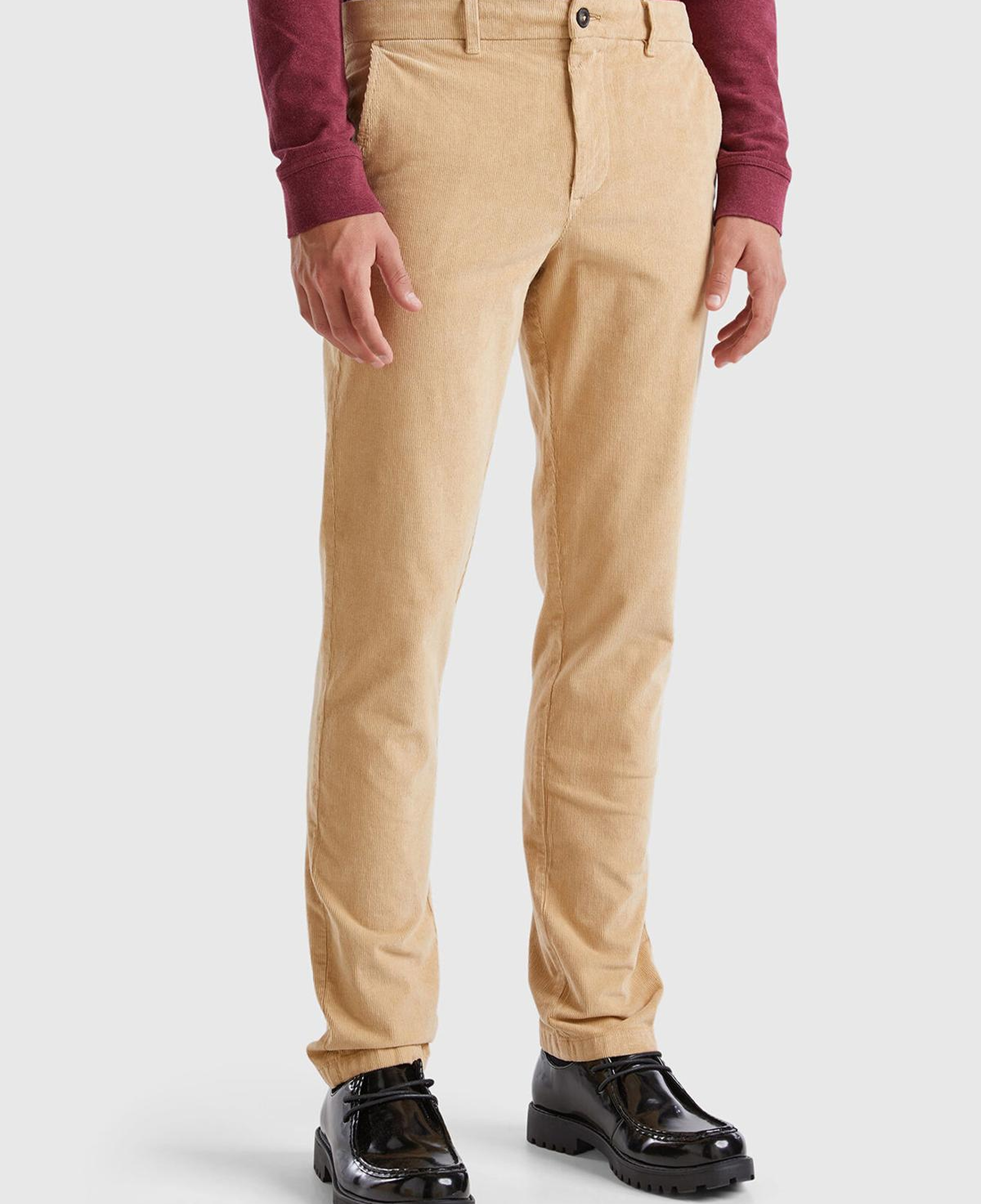 Erkek Bej Pamuk Karışımlı Arkası Biyeli Cepli Dar Kesim Kadife Pantolon