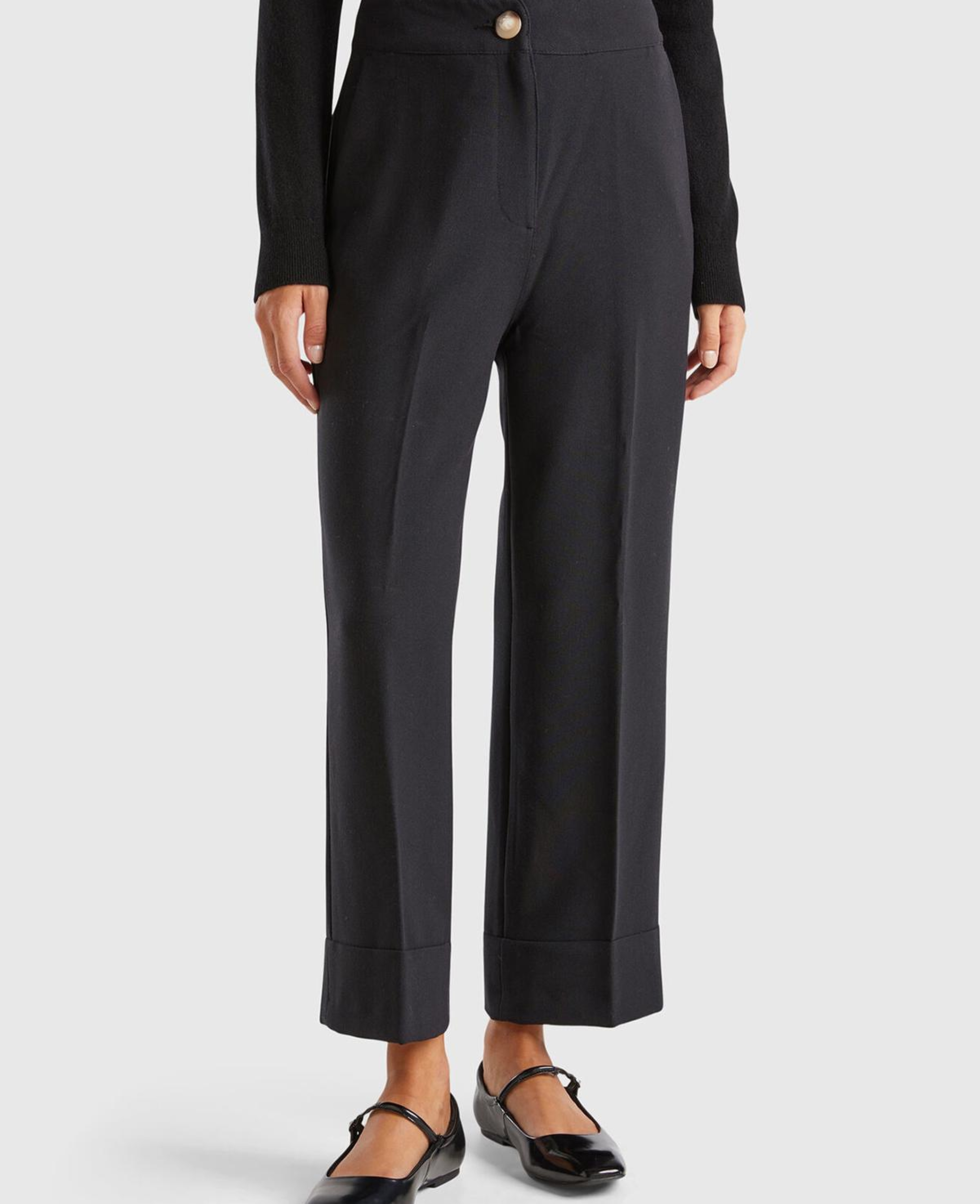 Kadın Siyah Yün ve Viskoz Karışımlı Pile Detaylı Kıvrık Paça Pantolon