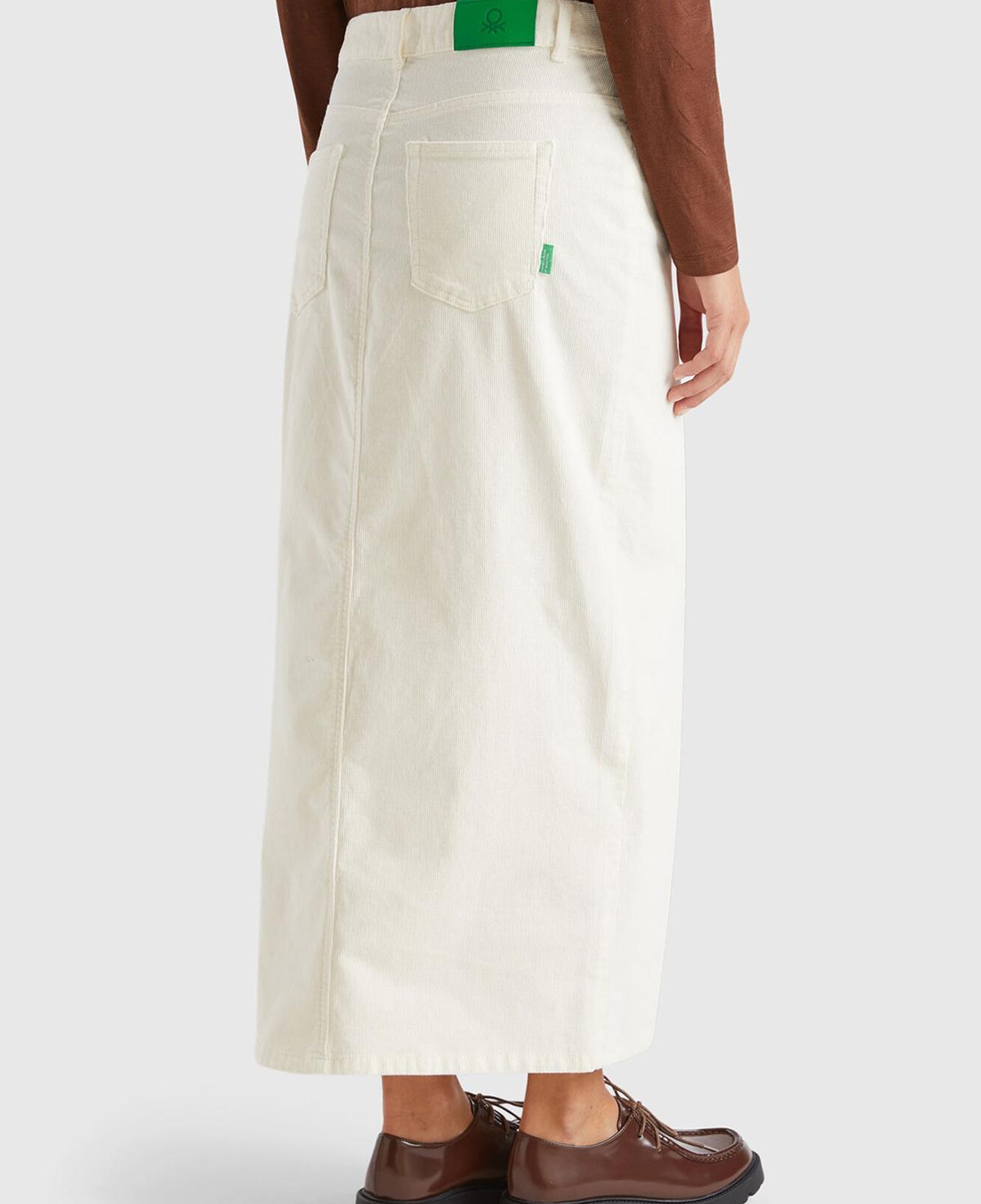 Kadın Beyaz Pamuk Karışımlı Önü Yırtmaçlı Arkası Logo Etiketli Etek