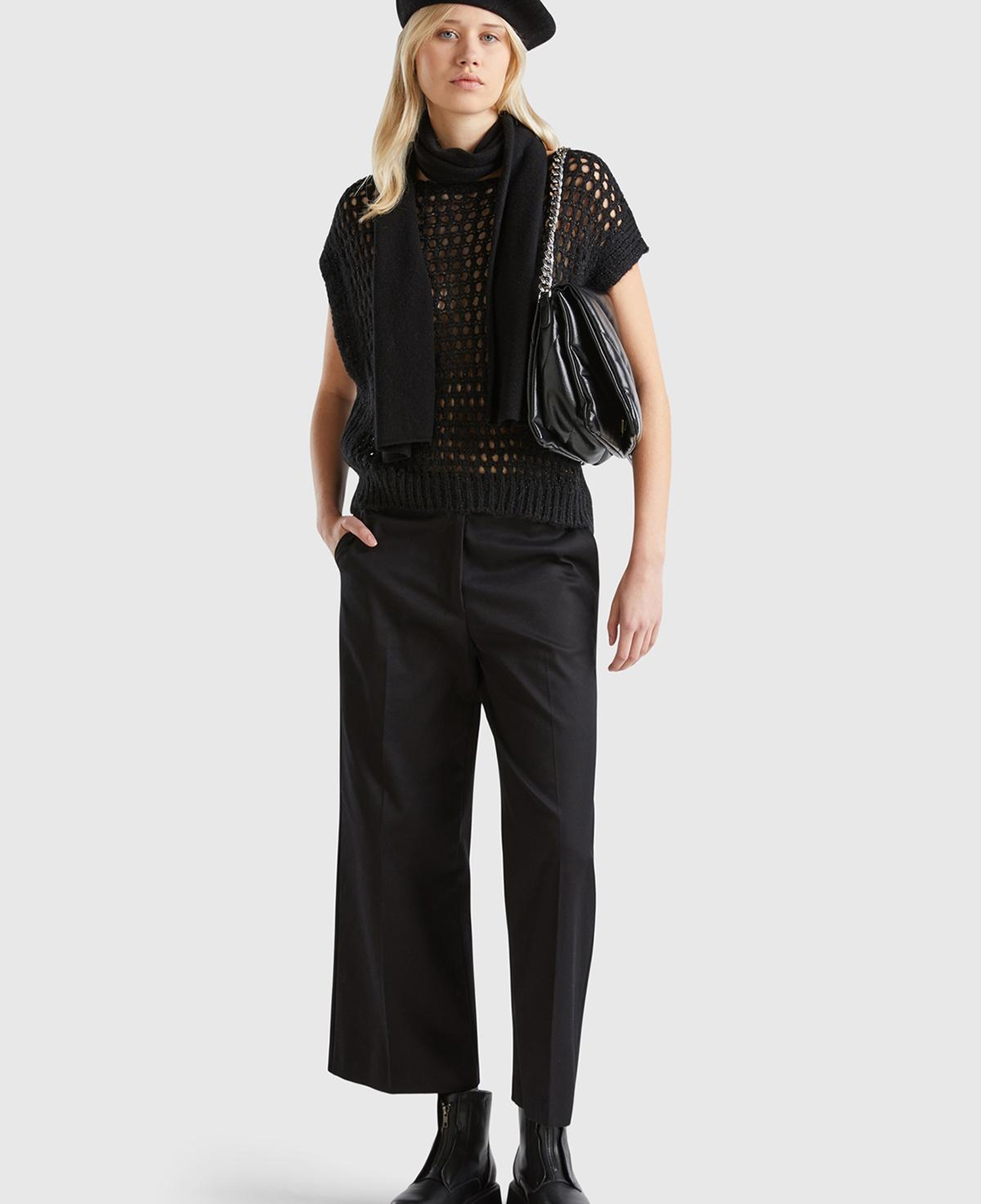 Kadın Siyah Pamuk Karışımlı Arkası Düğmeli Cepli Bol Paça Pantolon