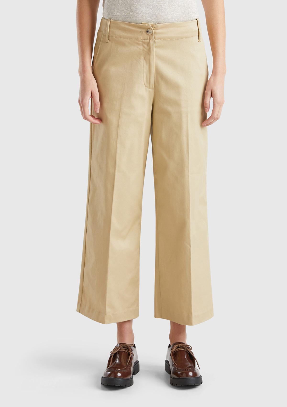 Kadın Bej Pamuk Karışımlı Arkası Düğmeli Cepli Bol Paça Pantolon