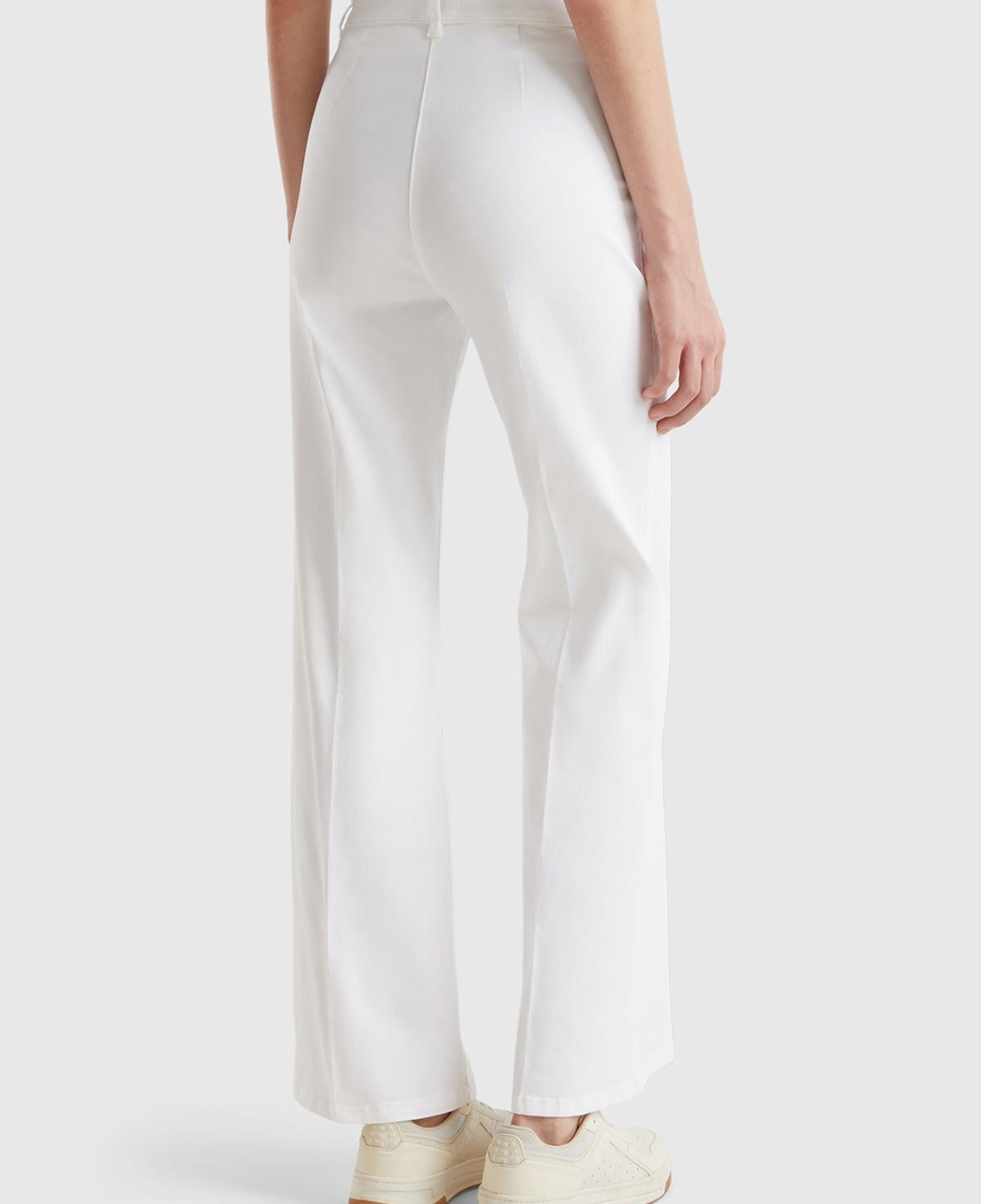 Kadın Beyaz Pamuk Karışımlı Rahat İspanyol Paça Pantolon