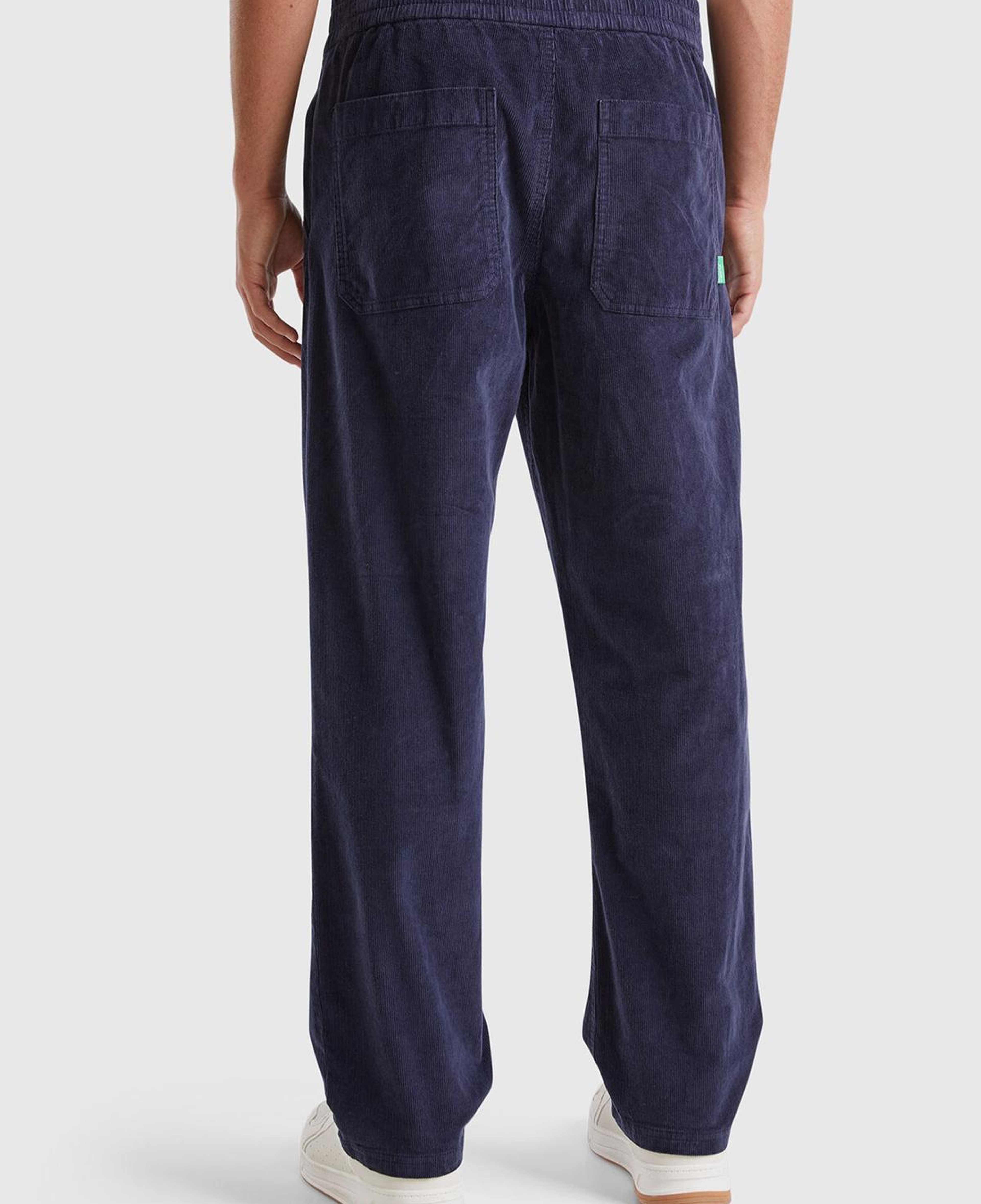 Erkek Lacivert Pamuk Karışımlı Önü ve Arkası Cepli Büzgü İpli Kadife Pantolon