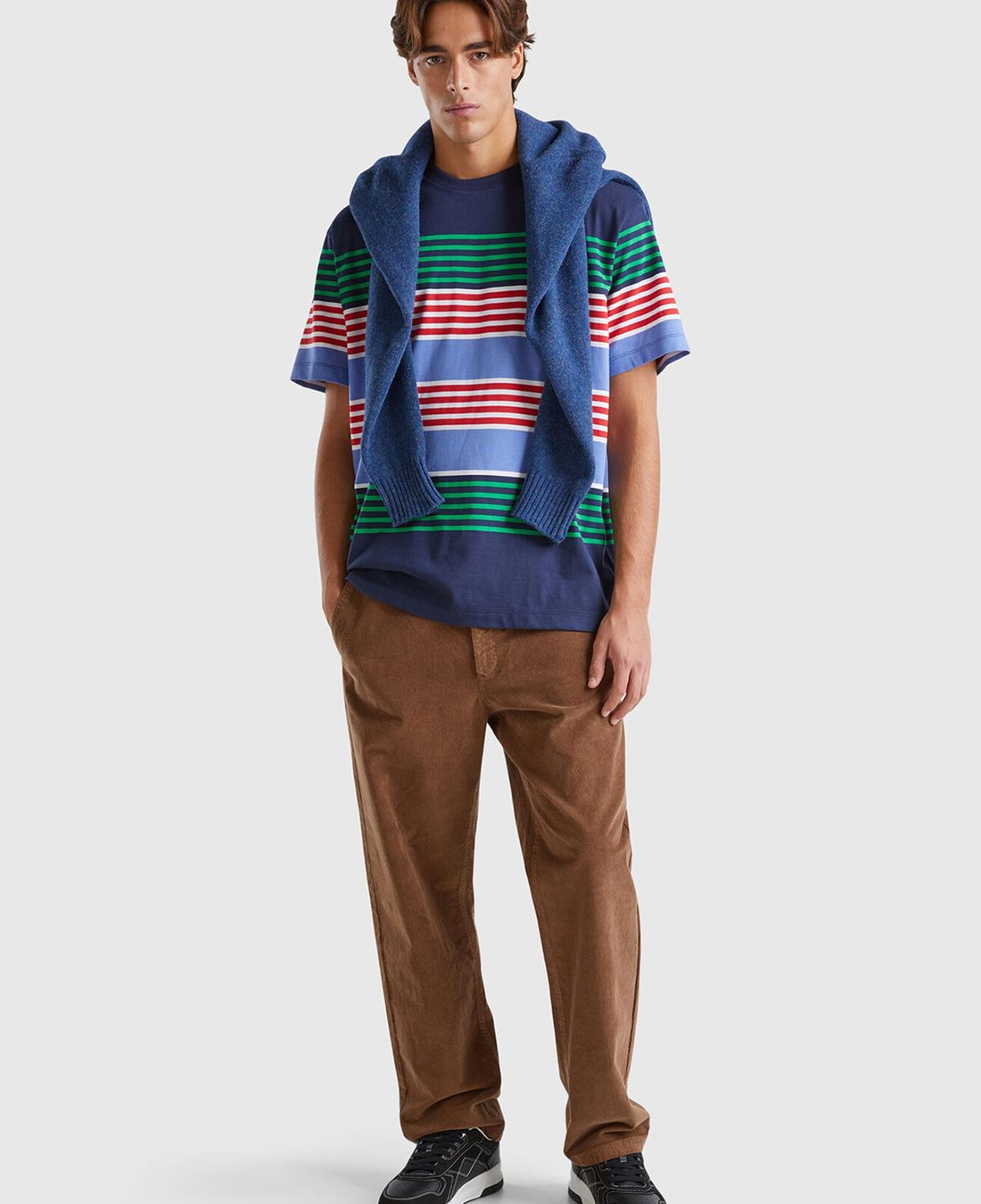 Erkek Kahverengi Pamuk Karışımlı Önü ve Arkası Cepli Büzgü İpli Kadife Pantolon