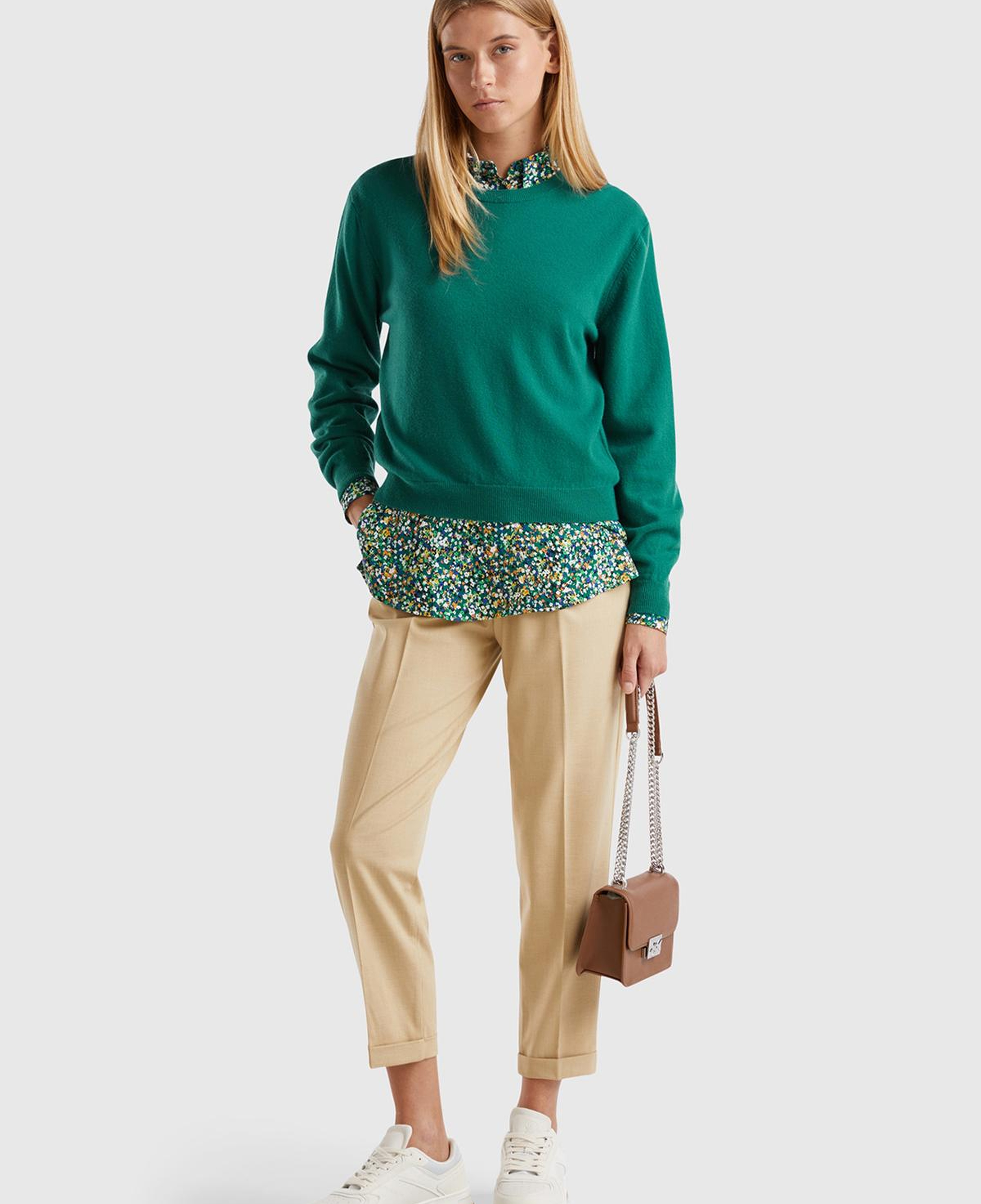 Kadın Bej Viskoz Karışımlı Yanı ve Arkası Büzgülü Kıvrık Paça Pantolon