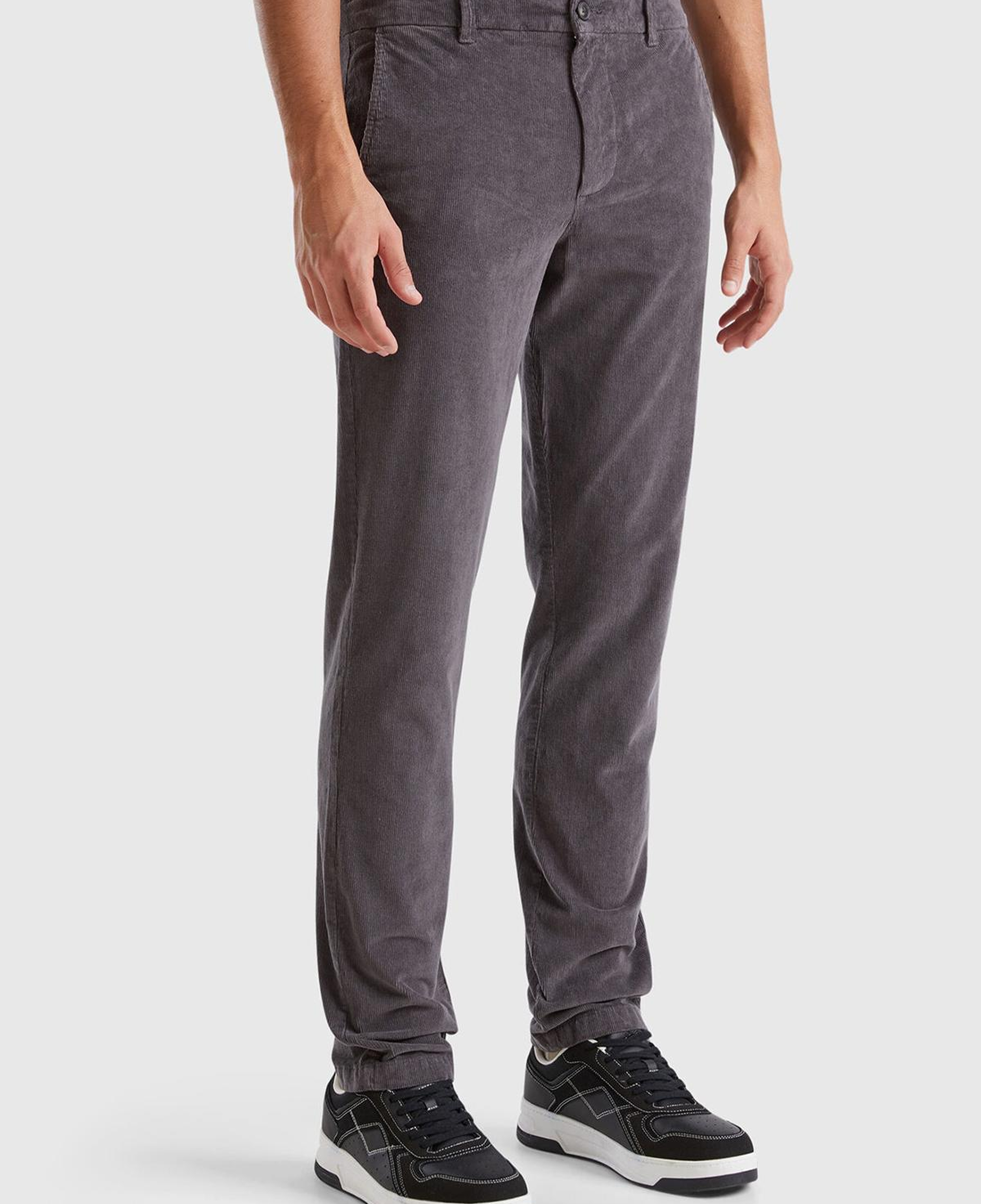 Erkek Antrasit Pamuk Karışımlı Arkası Biyeli Cepli Dar Kesim Kadife Pantolon