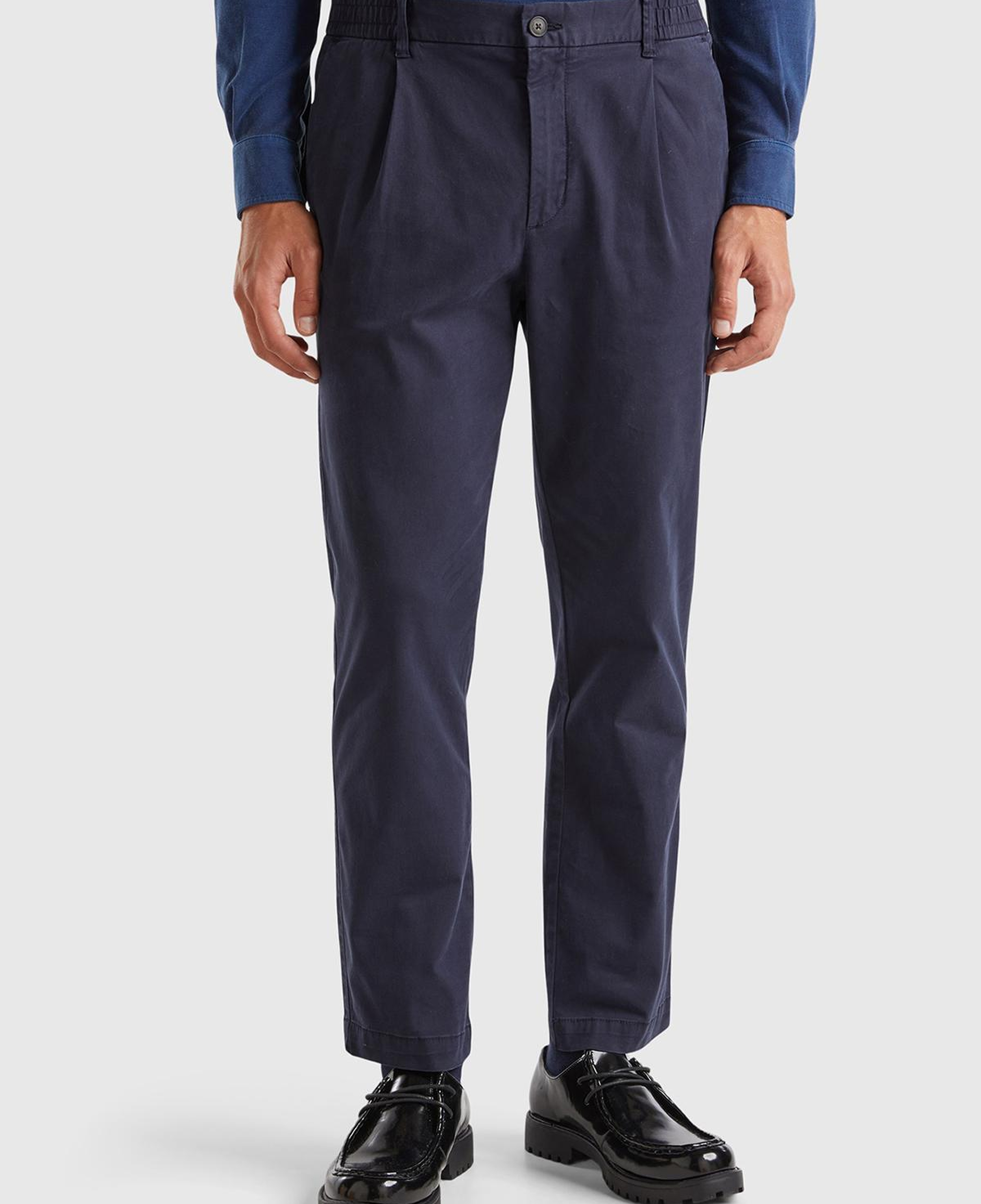 Erkek Lacivert Pamuk Karışımlı Yanları ve Arkası Cep Detaylı Pantolon