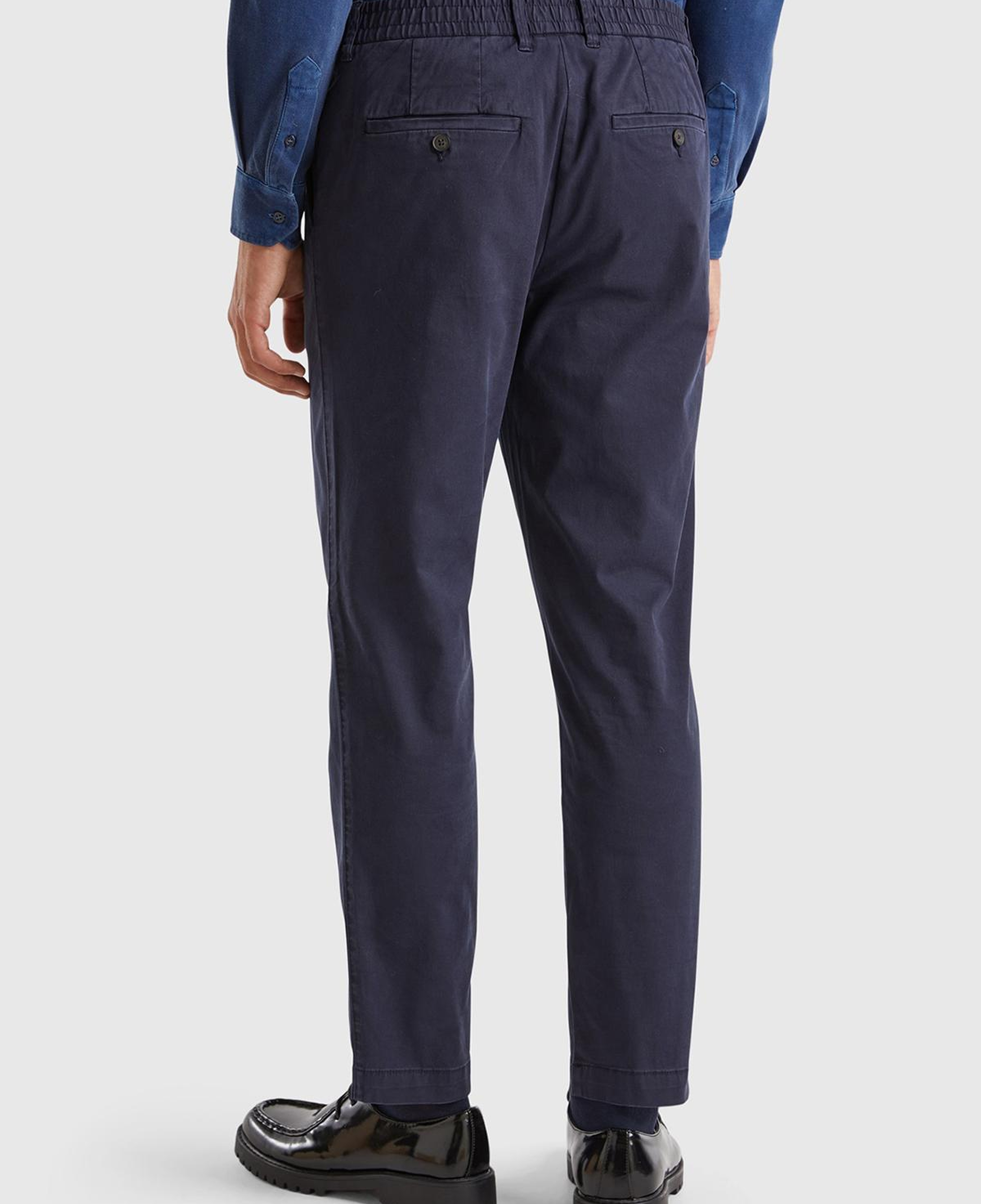 Erkek Lacivert Pamuk Karışımlı Yanları ve Arkası Cep Detaylı Pantolon