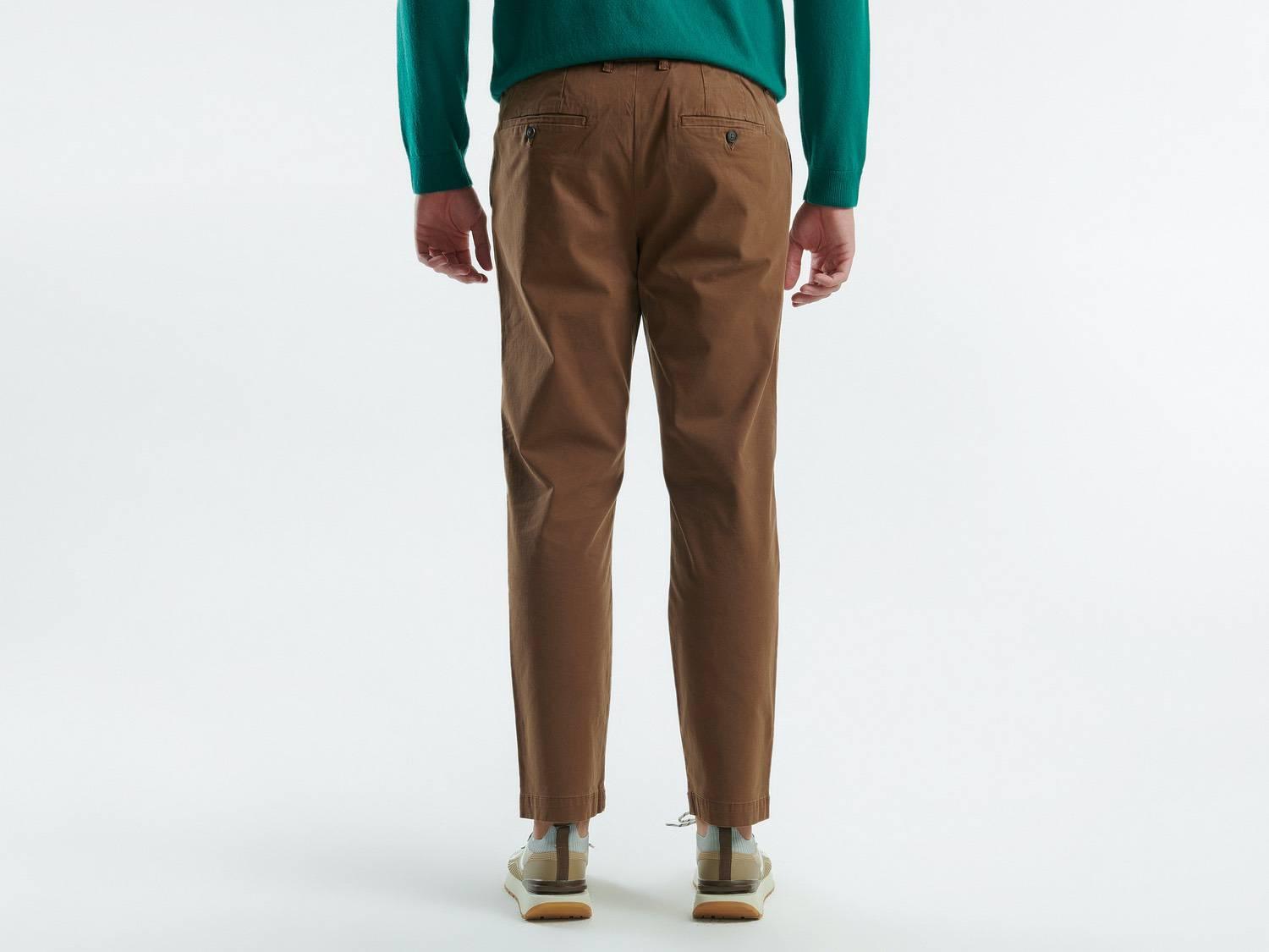 Erkek Kahverengi Pamuk Karışımlı Yanları ve Arkası Cep Detaylı Pantolon