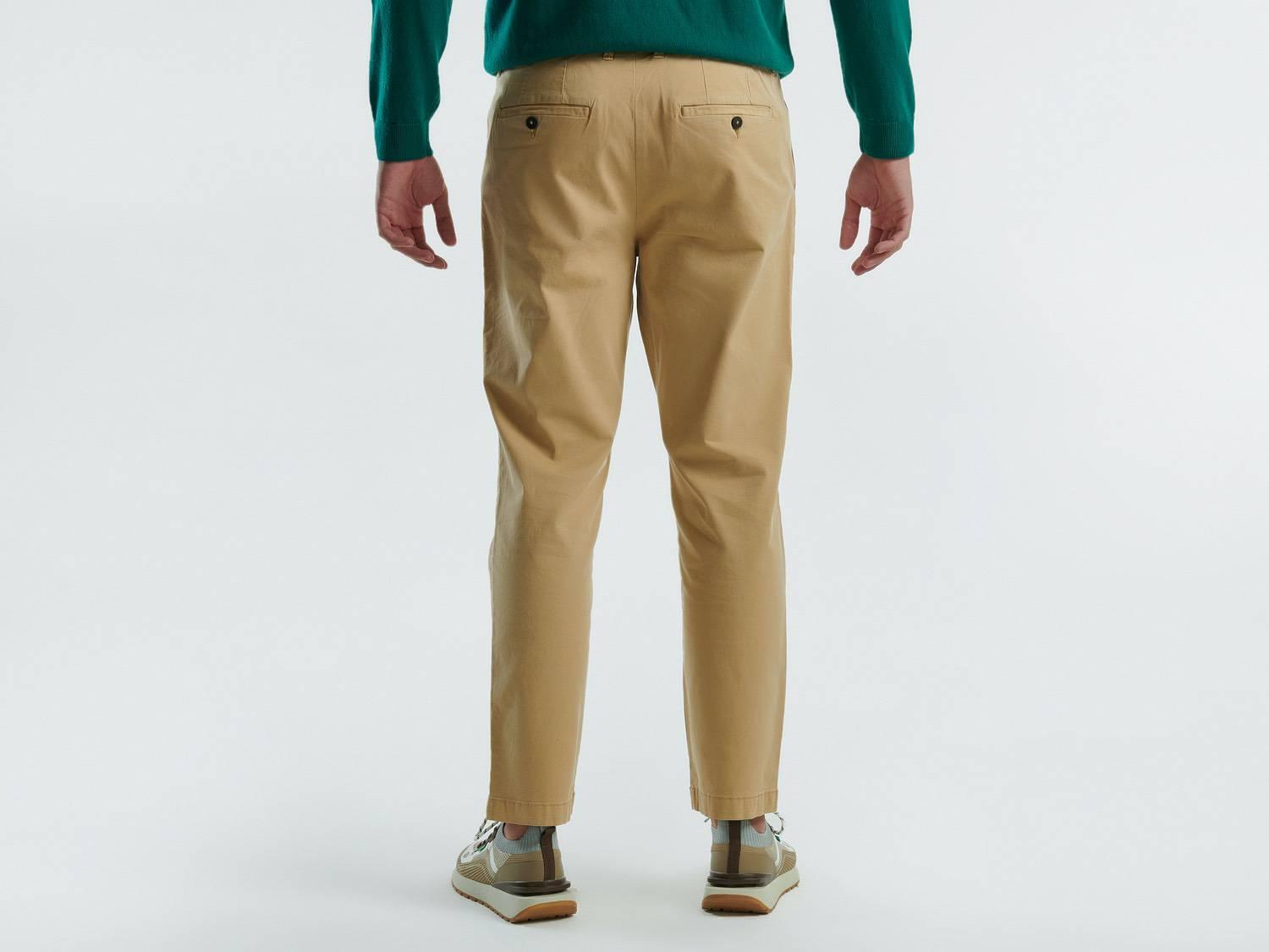 Erkek Bej Pamuk Karışımlı Yanları ve Arkası Cep Detaylı Pantolon