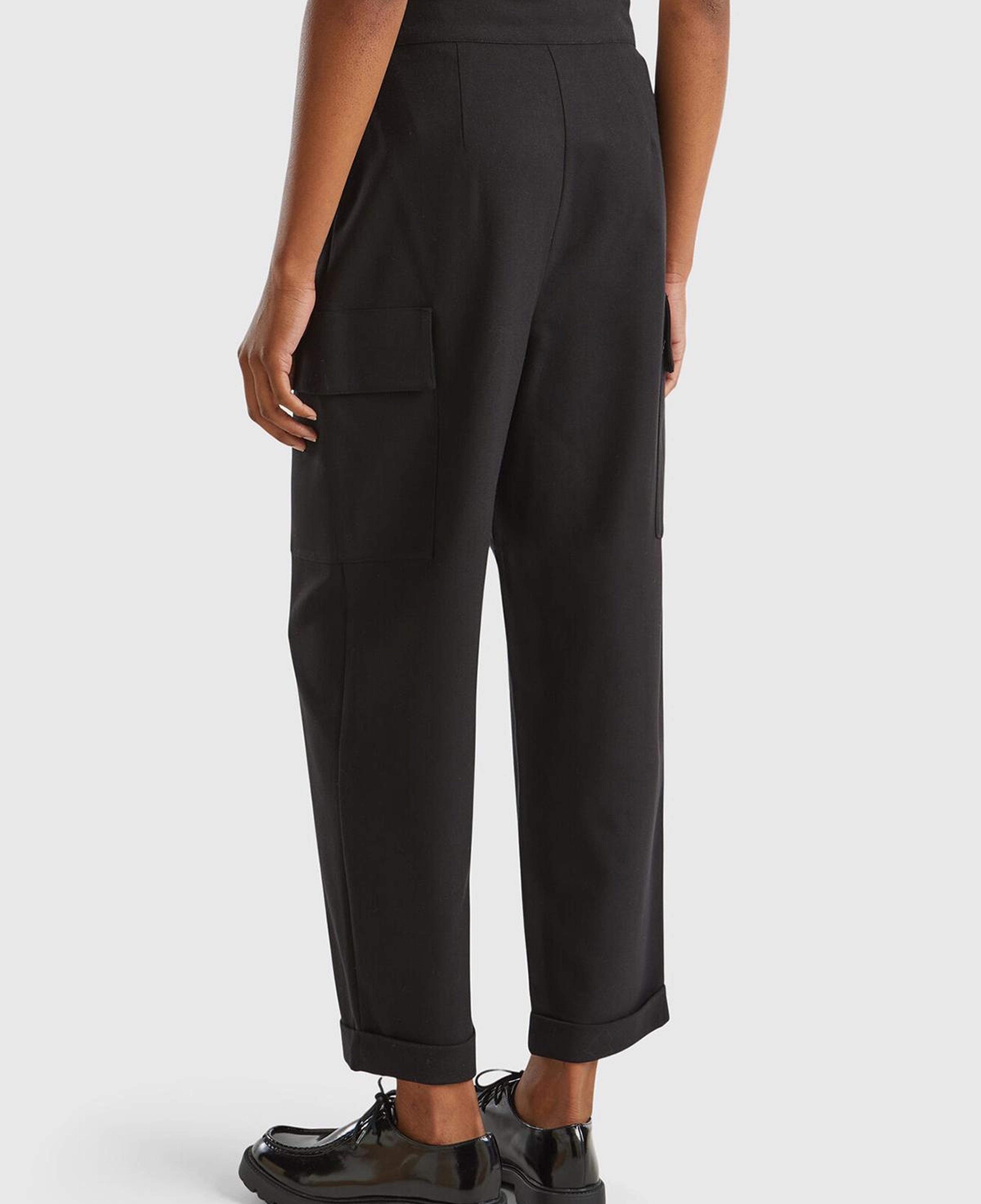 Kadın Siyah Yün ve Liyosel Karışımlı Cepli Yüksek Bel Kargo Pantolon