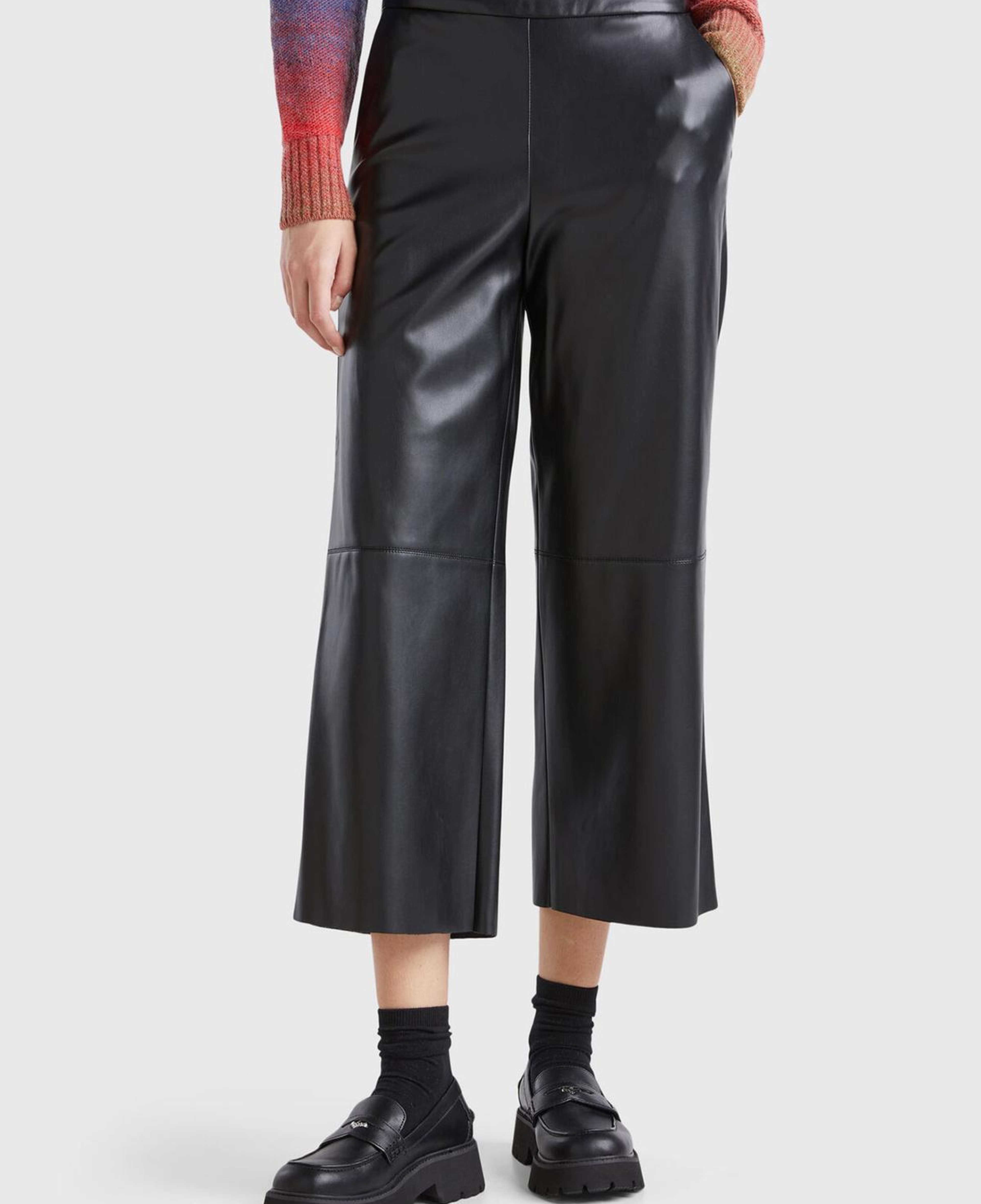 Kadın Siyah Dikiş Detaylı Görünmez Fermuarlı Bol Paça Pantolon