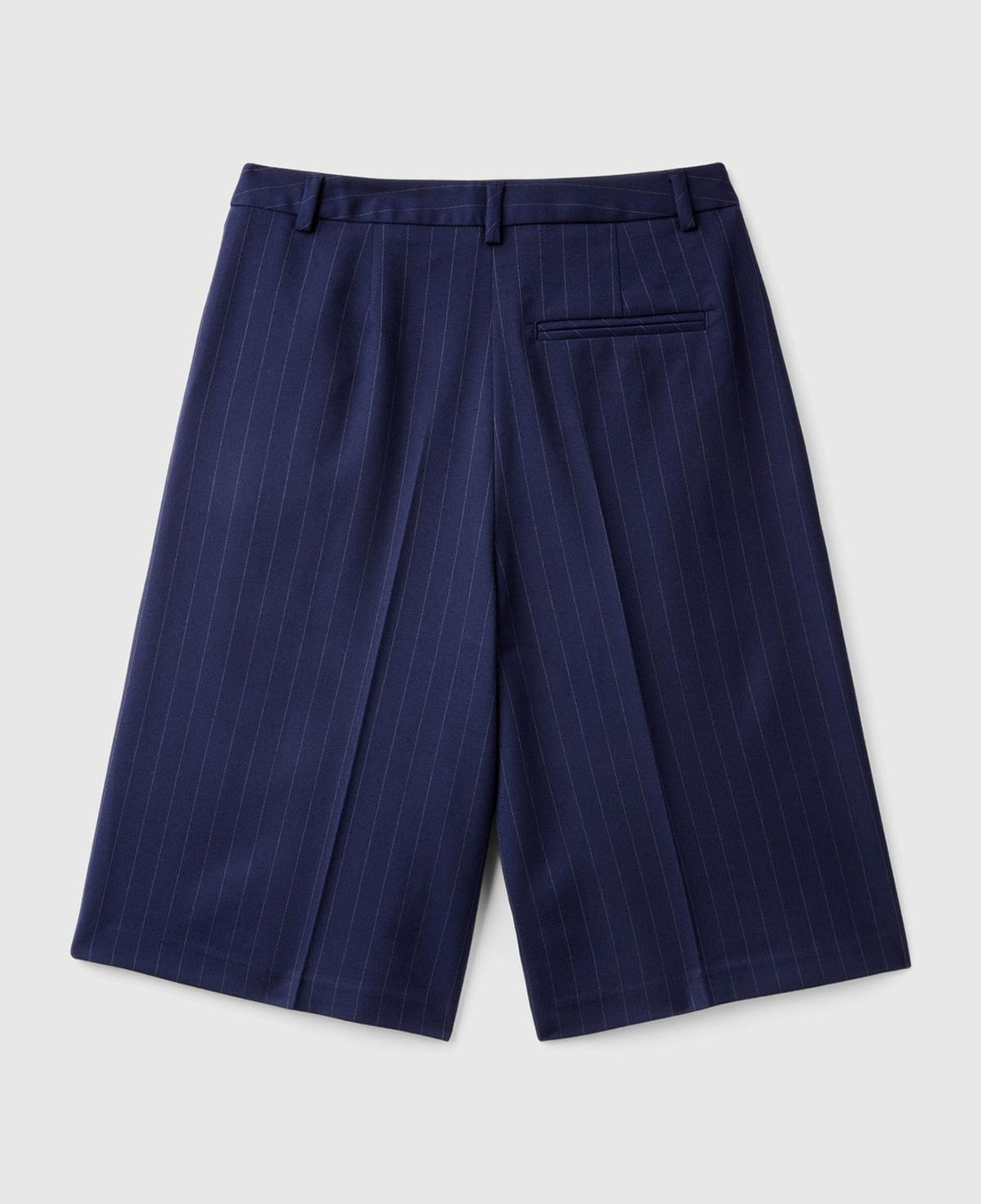 Kadın Lacivert Viskoz Karışımlı Pile Detaylı İnce Çizgili Bermuda Şort