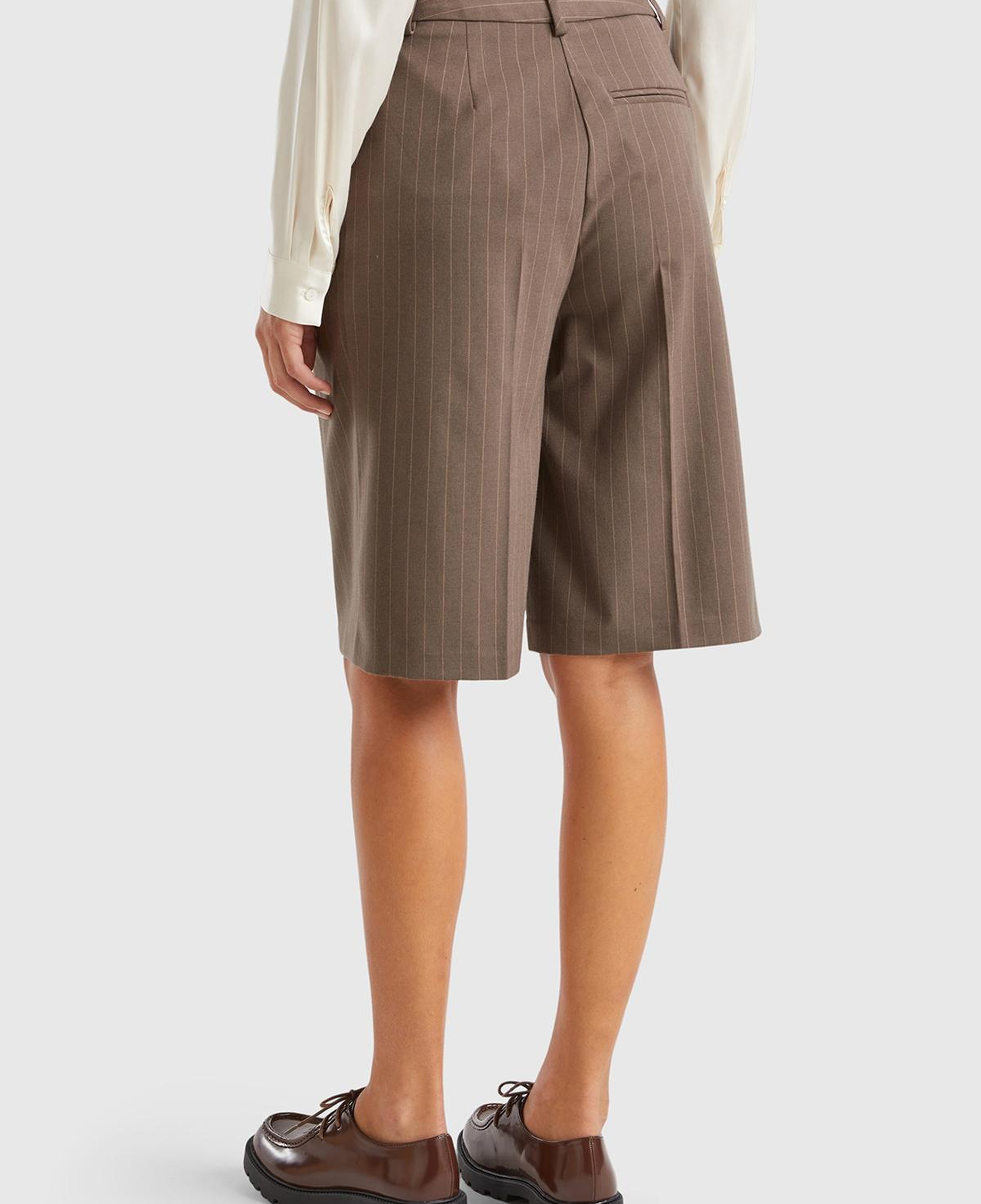 Kadın Taba Viskoz Karışımlı Pile Detaylı İnce Çizgili Bermuda Şort