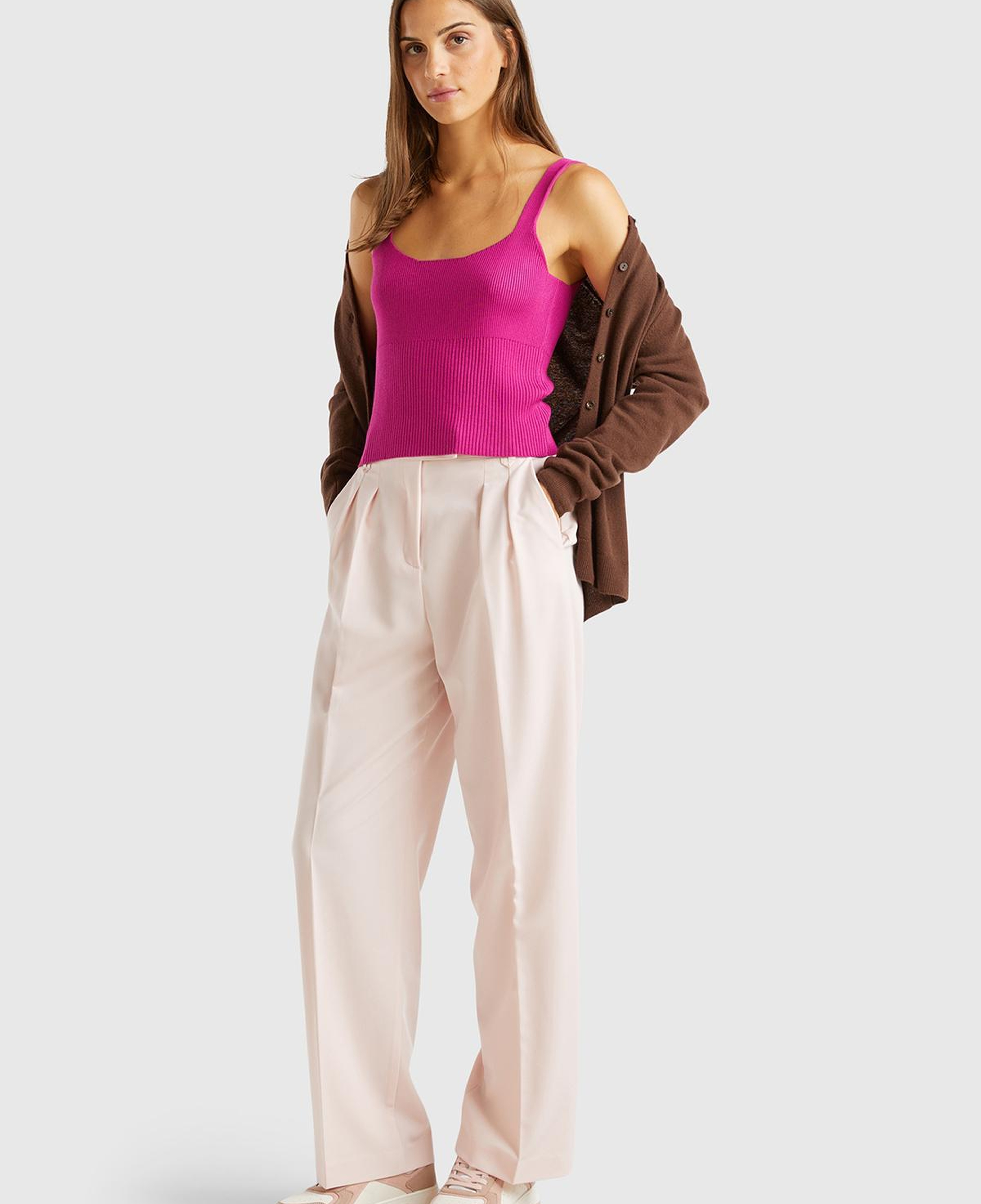 Kadın Toz Pembe Viskoz Karışımlı Arkası Kapaklı Cepli Geniş Paça Pantolon